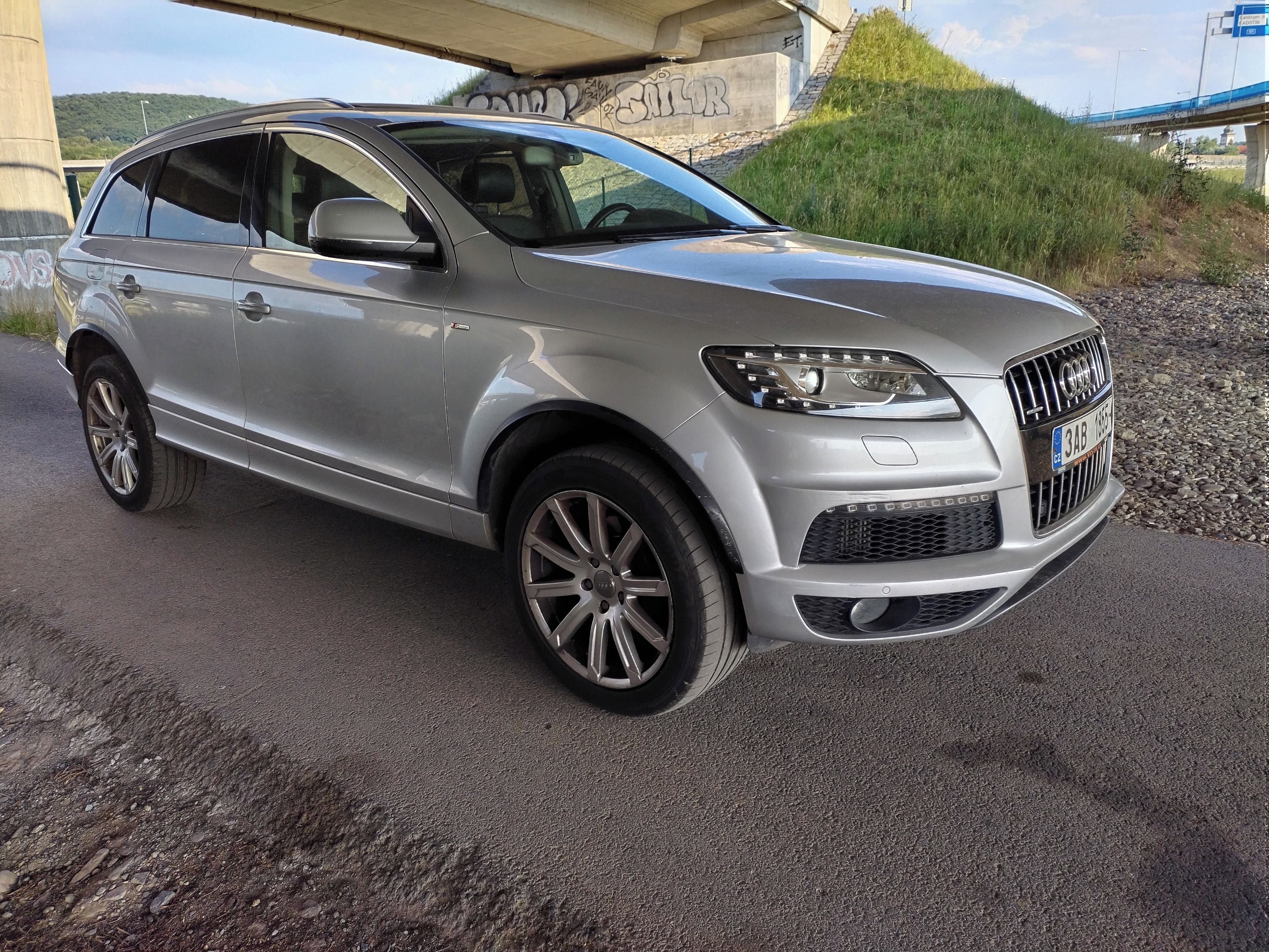 Audi Q7, S-line 180kW  ČR, max výbava - fotka 4