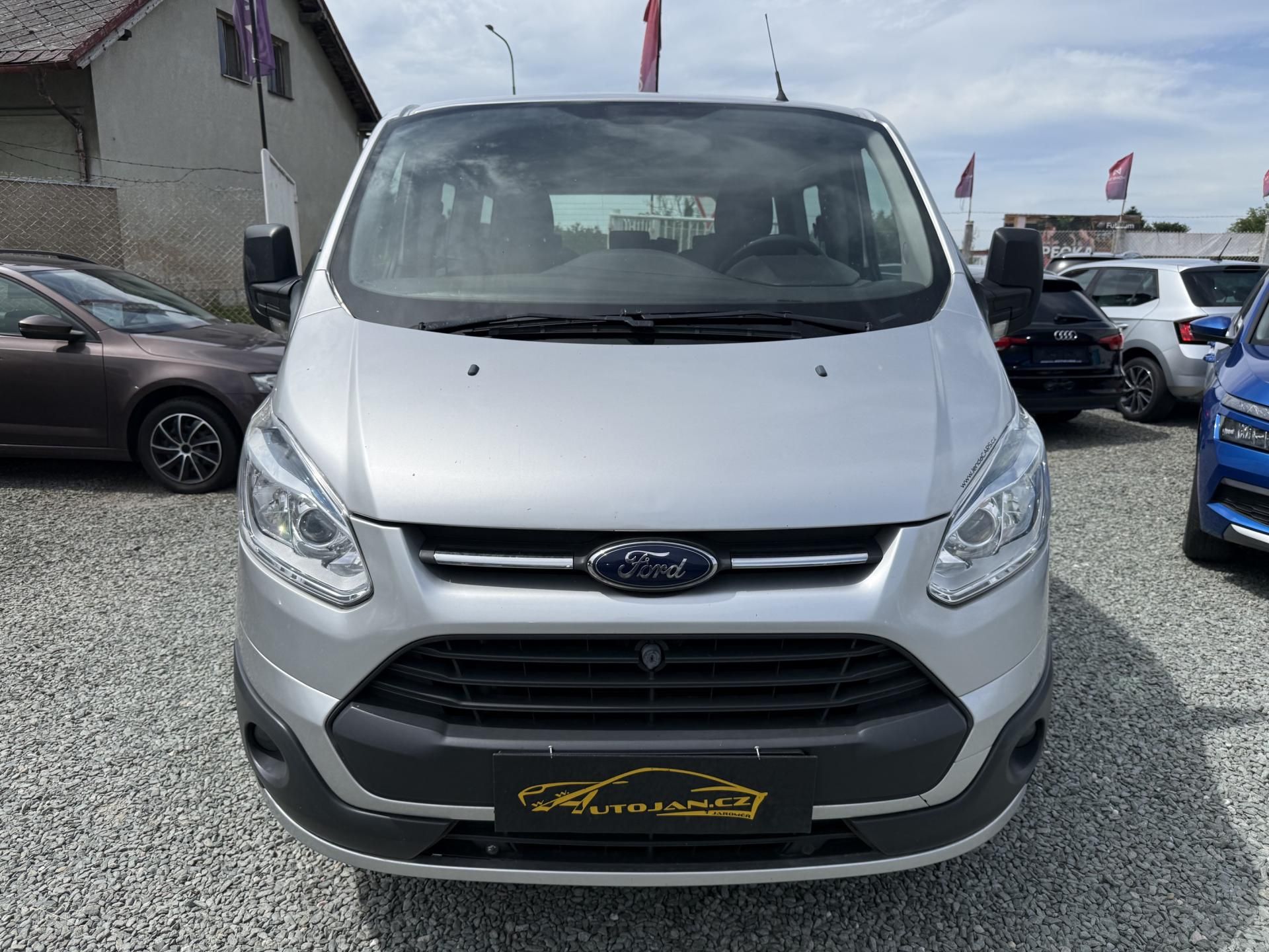 Ford Tourneo Custom, 2.2 TDCI 8 MÍST - fotka 2