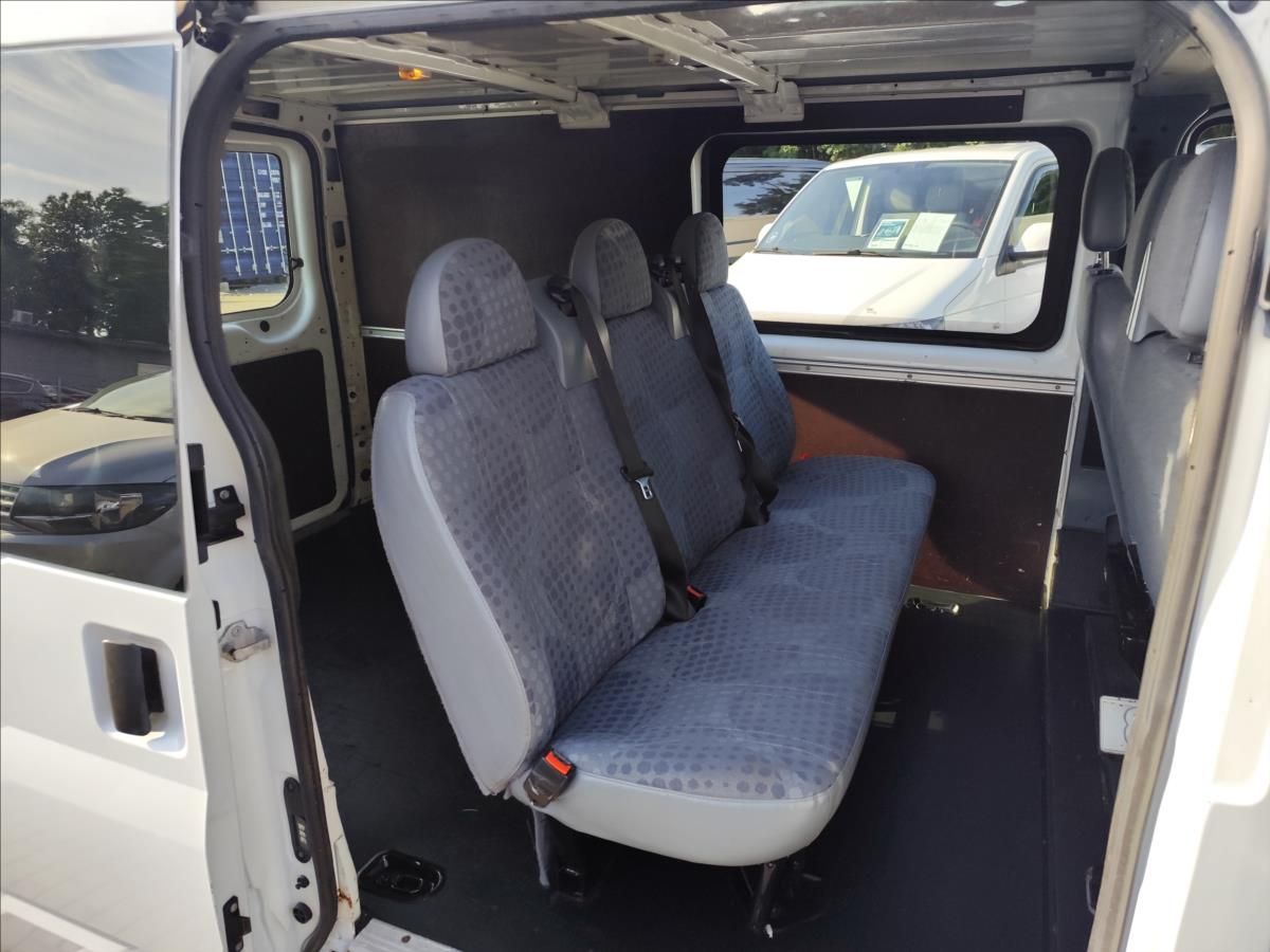 Ford Transit, 2,2TDCi 300S 74KW 6MÍST ROZVOD - fotka 5