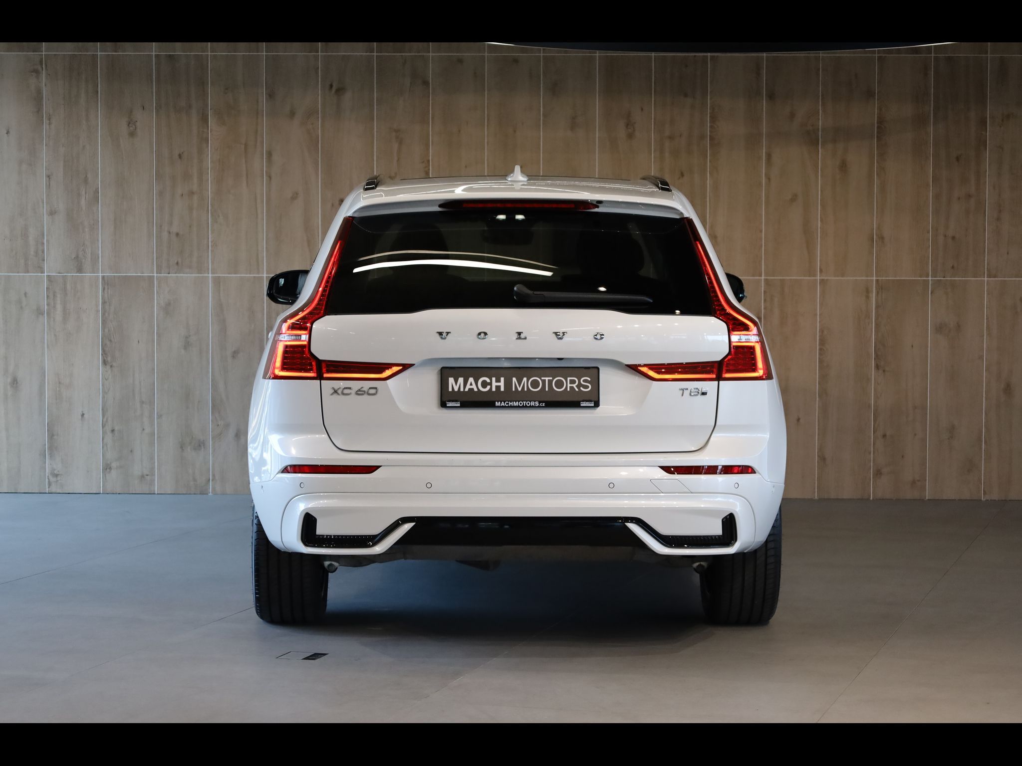 Volvo XC60, T8 PLUS Dark, Ventilace, 360° - fotka 5