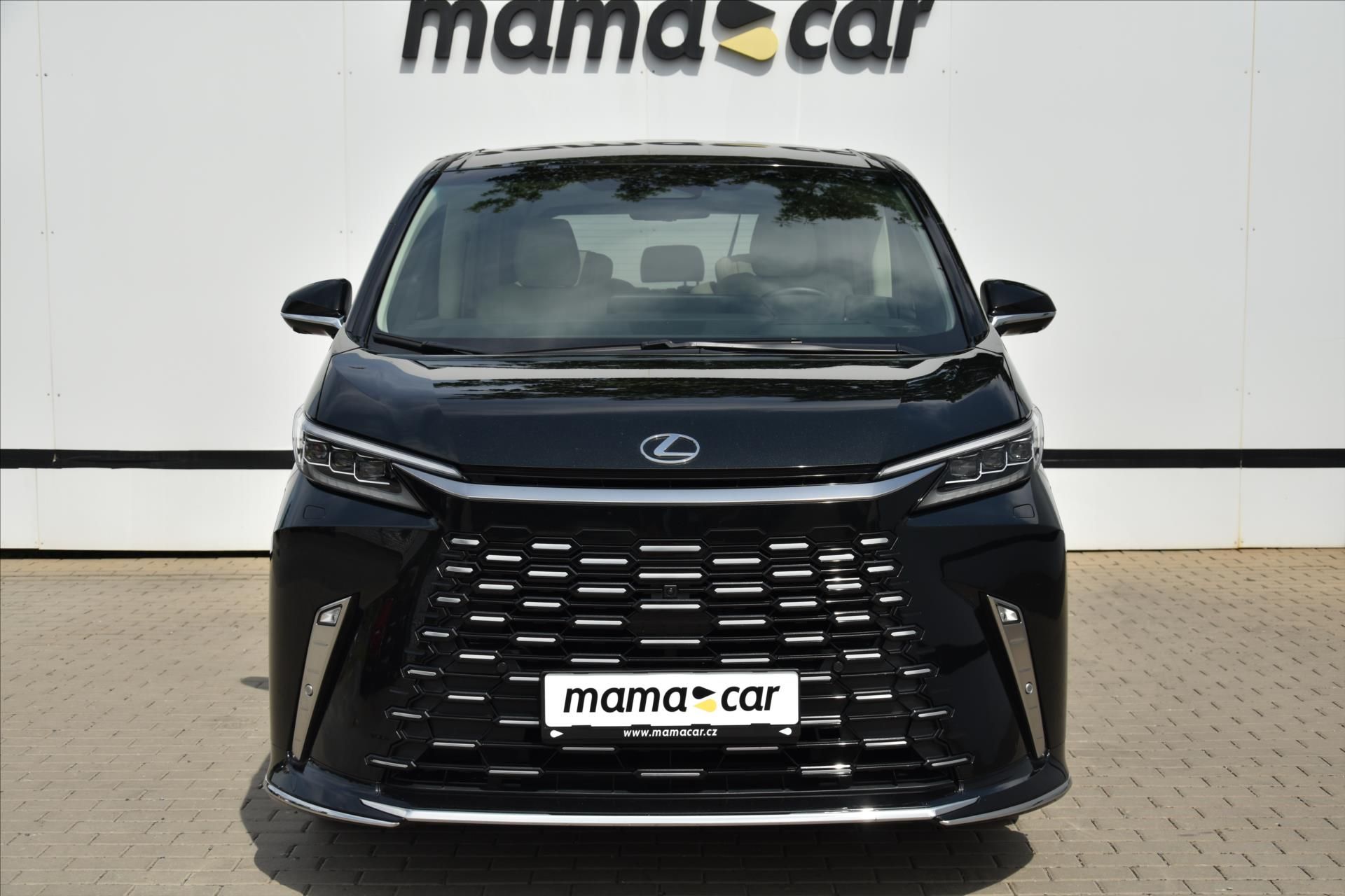 Lexus LM 350h, 2.5 HEV LUXURY 7 MÍST ČR - fotka 2