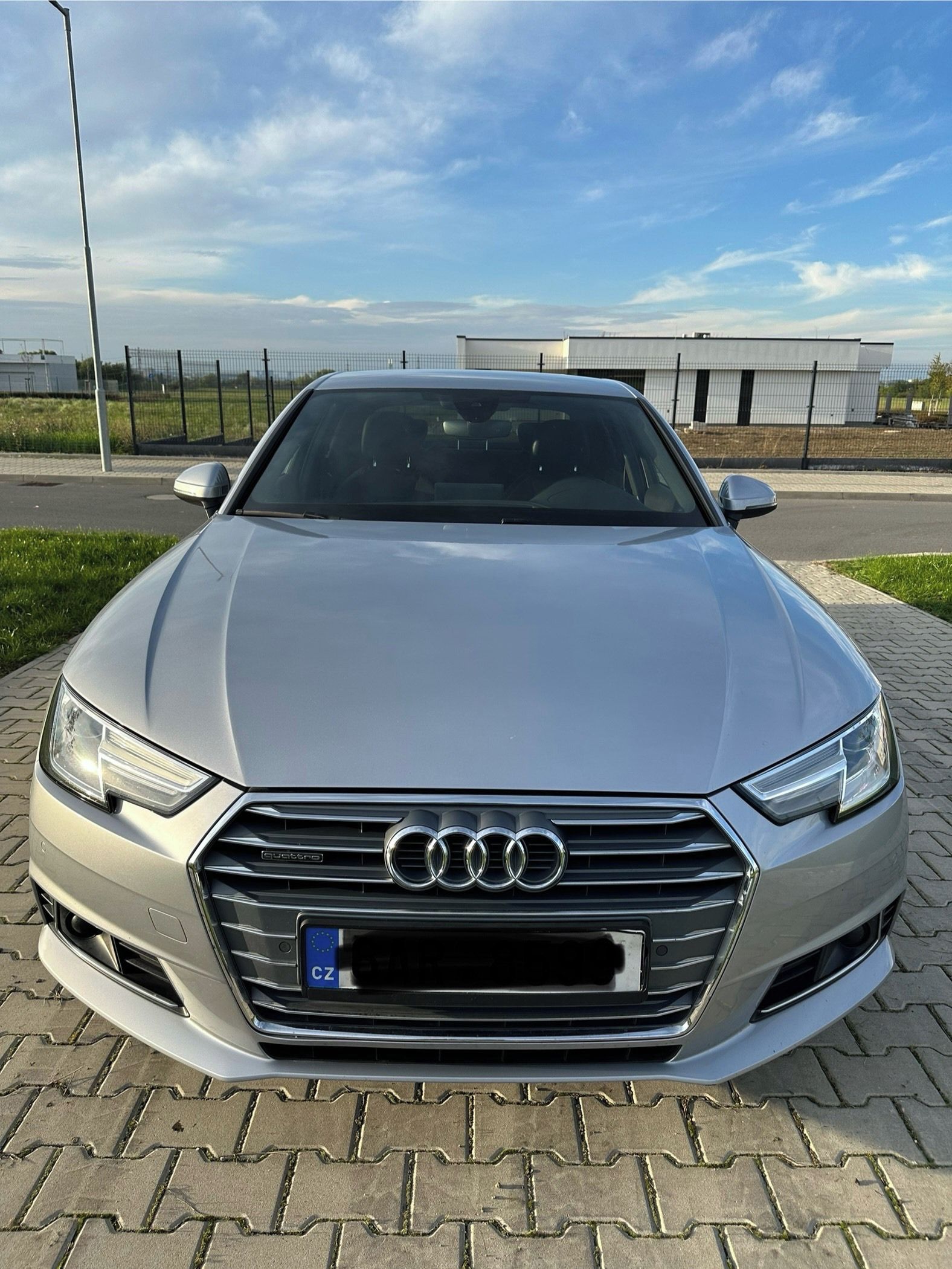 Audi A4, Audi A4 S-line Limousine