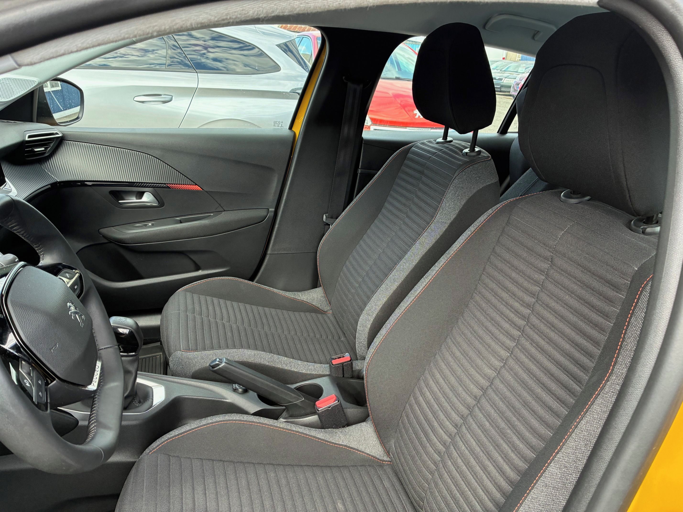 Peugeot 208 - fotka 6