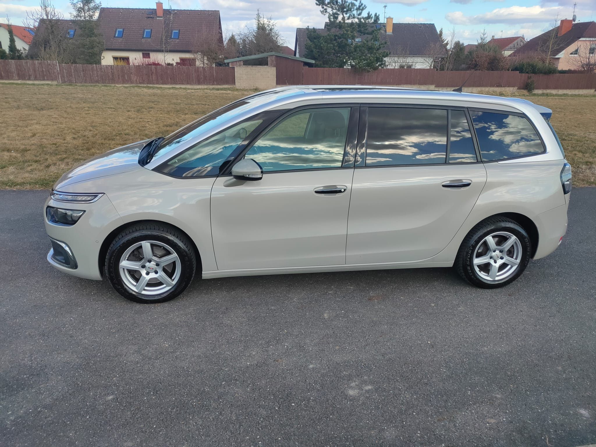 Citroën C4 Picasso, Citroën Grand C4 Picasso 2.0 - fotka 5