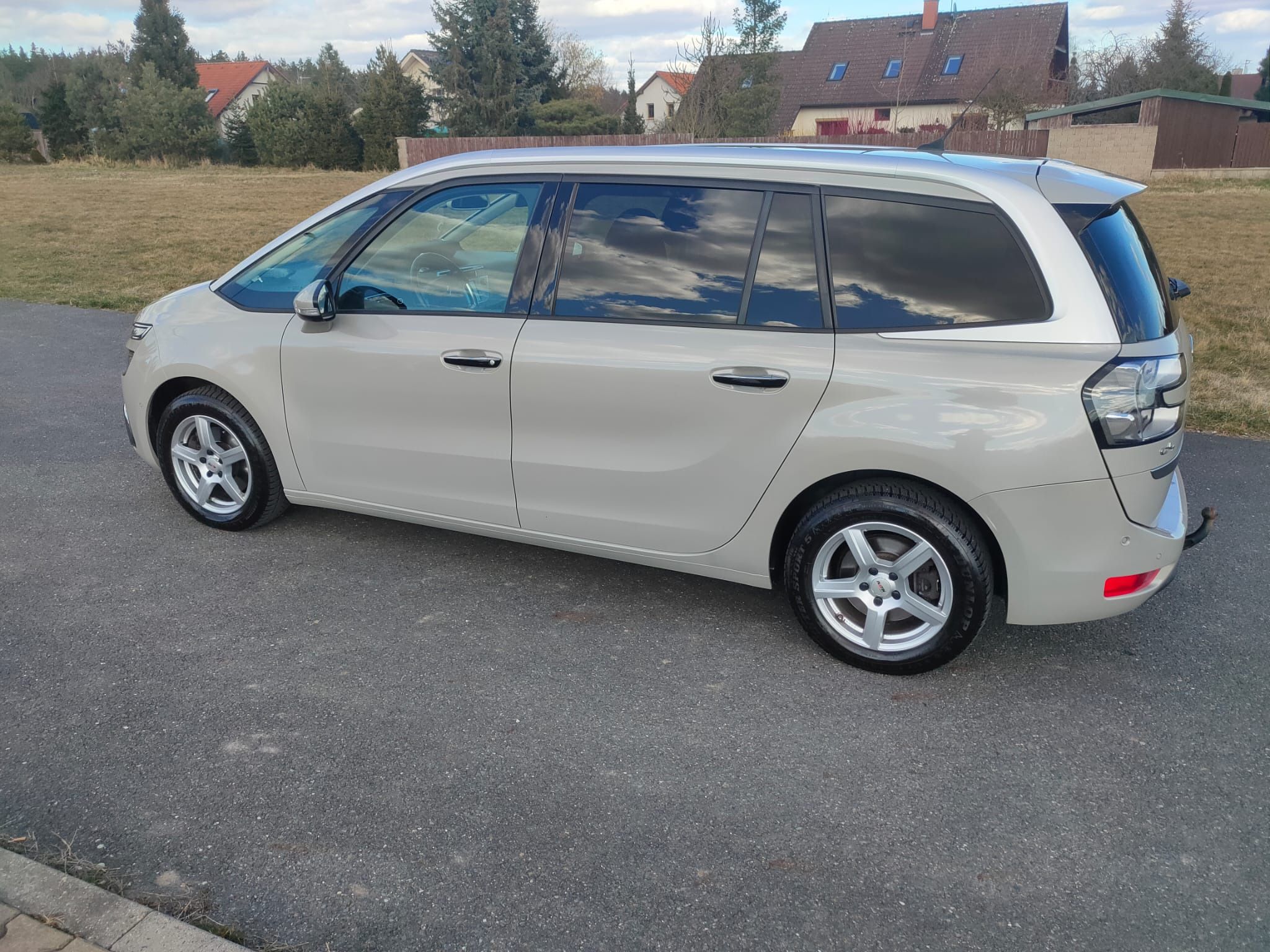 Citroën C4 Picasso, Citroën Grand C4 Picasso 2.0 - fotka 4