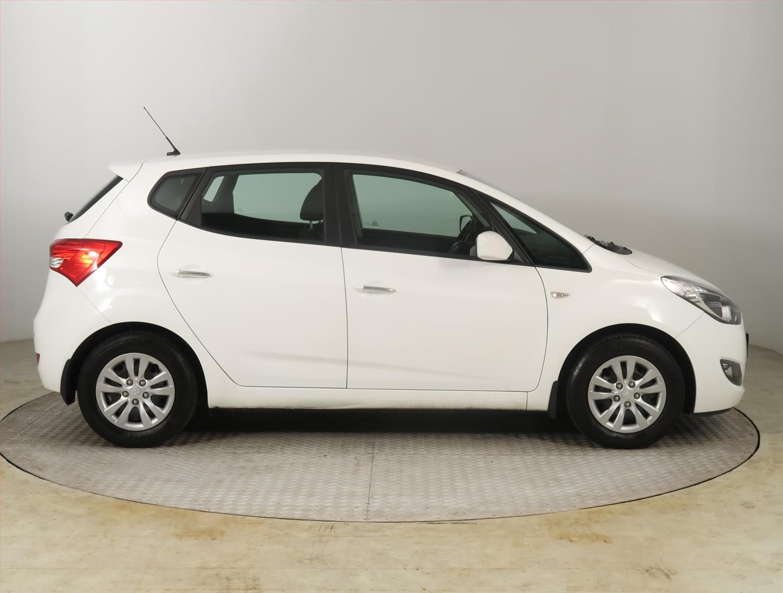Hyundai ix20, 1.6 CVVT, Serv.kniha - fotka 6