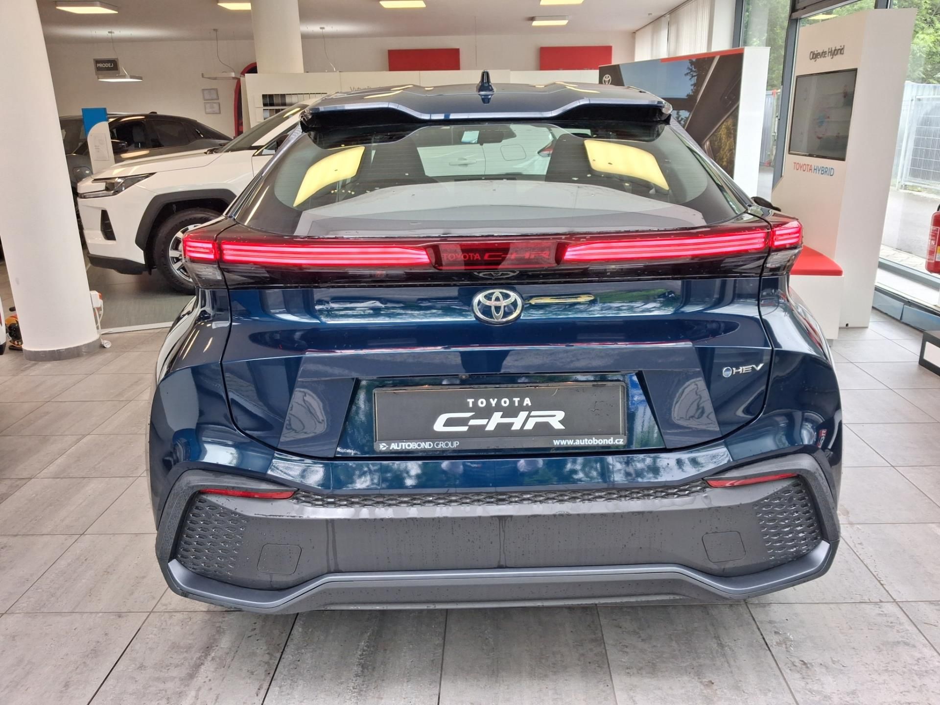 Toyota C-HR, 1.8L HEV Comfort 140K - fotka 6