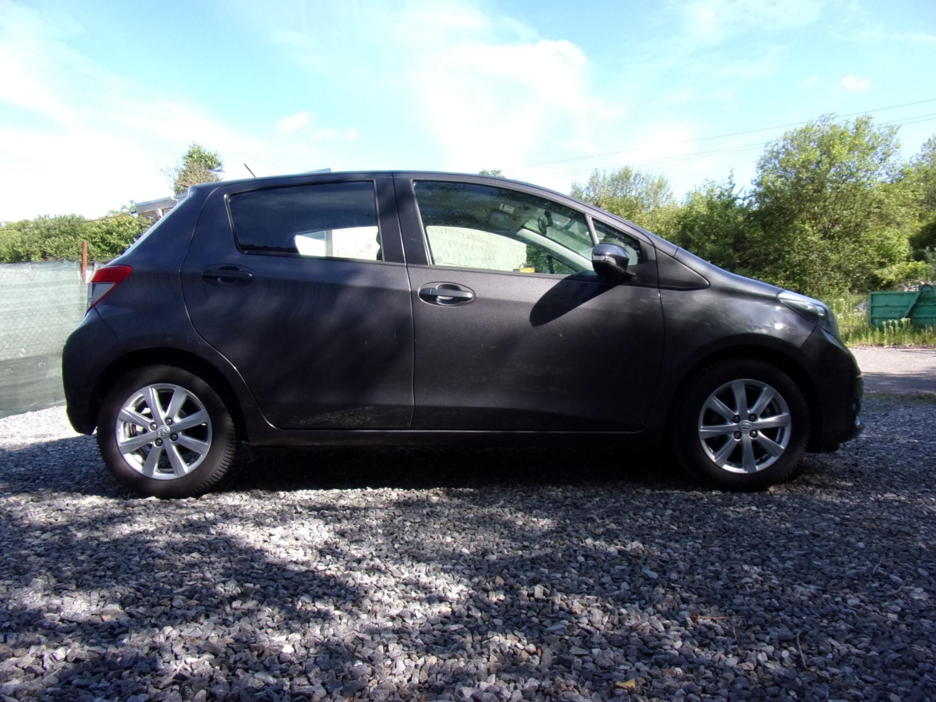 Toyota Yaris, 1.3i 73kW LOUNGE AUT.KLIMA KM - fotka 4