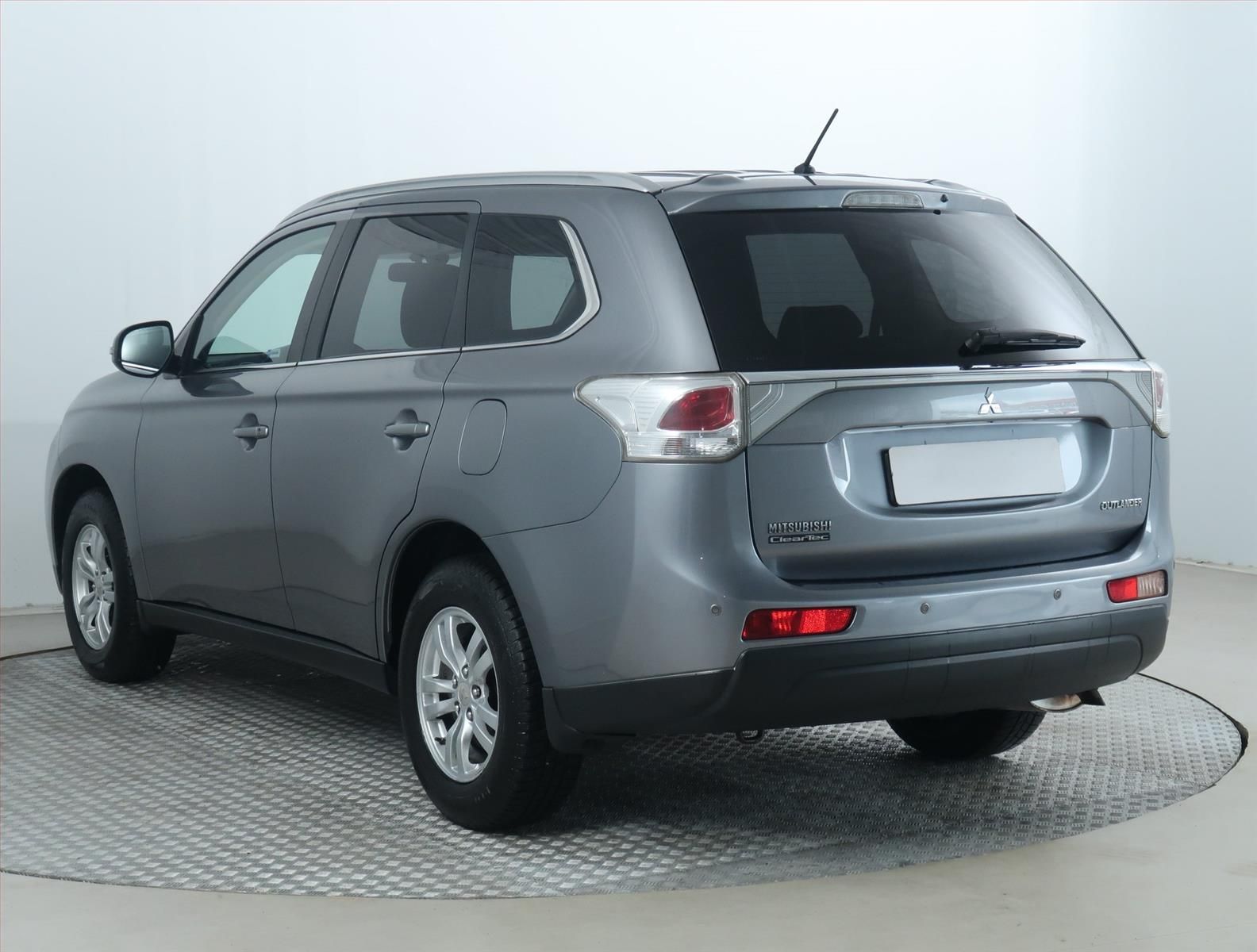 Mitsubishi Outlander, 2.0, ČR,1.maj, Serv.kniha - fotka 4