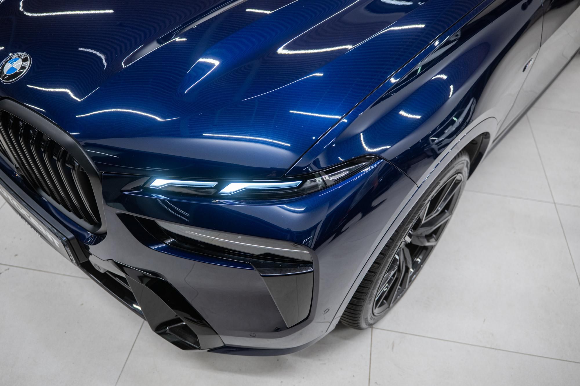 BMW X7, M40D 4X4 MÁSÁŽE NEZÁVISLÉ - fotka 4