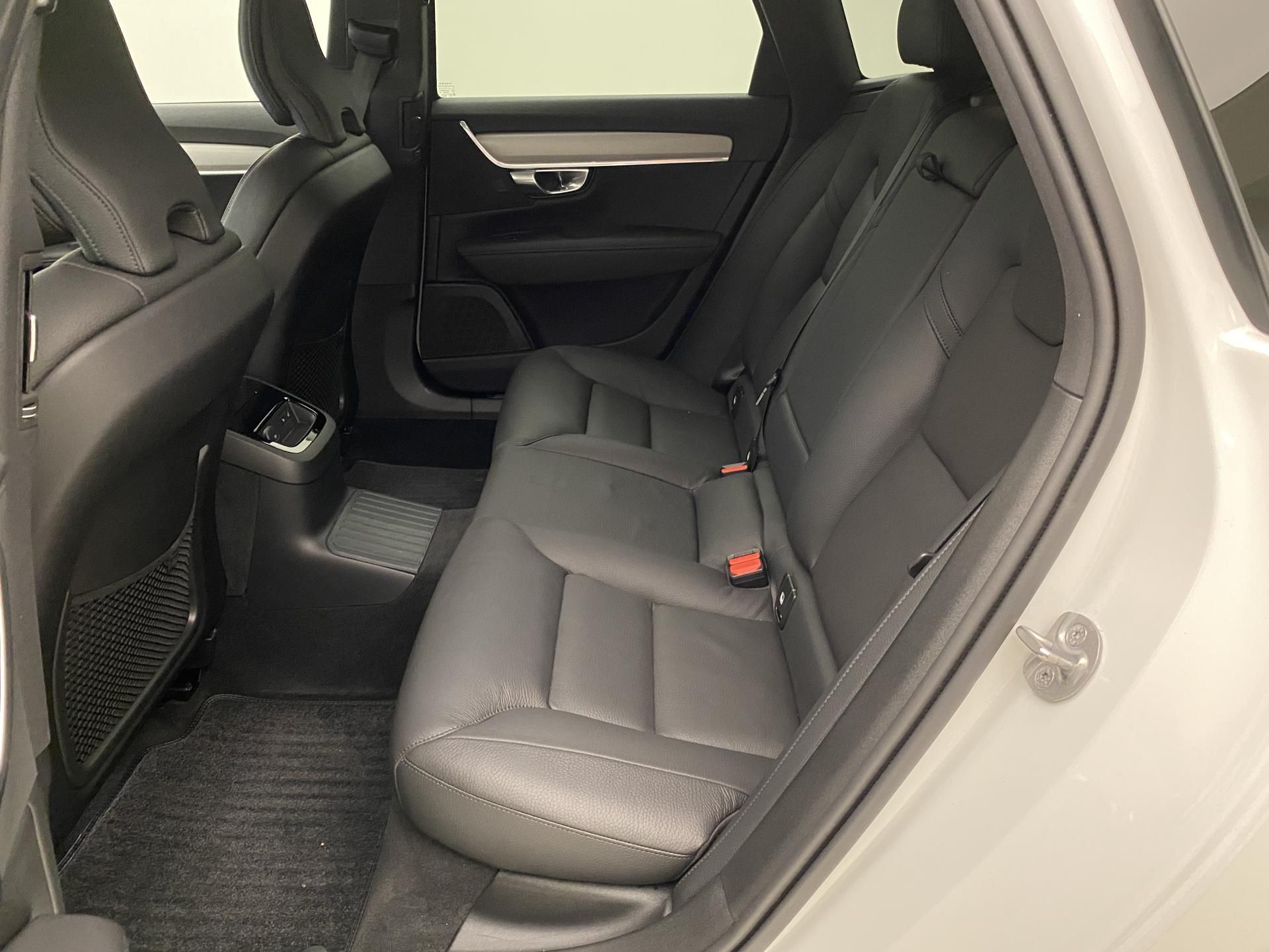 Volvo V90, T6 AWD RECHARGE DARK PLUS - fotka 5