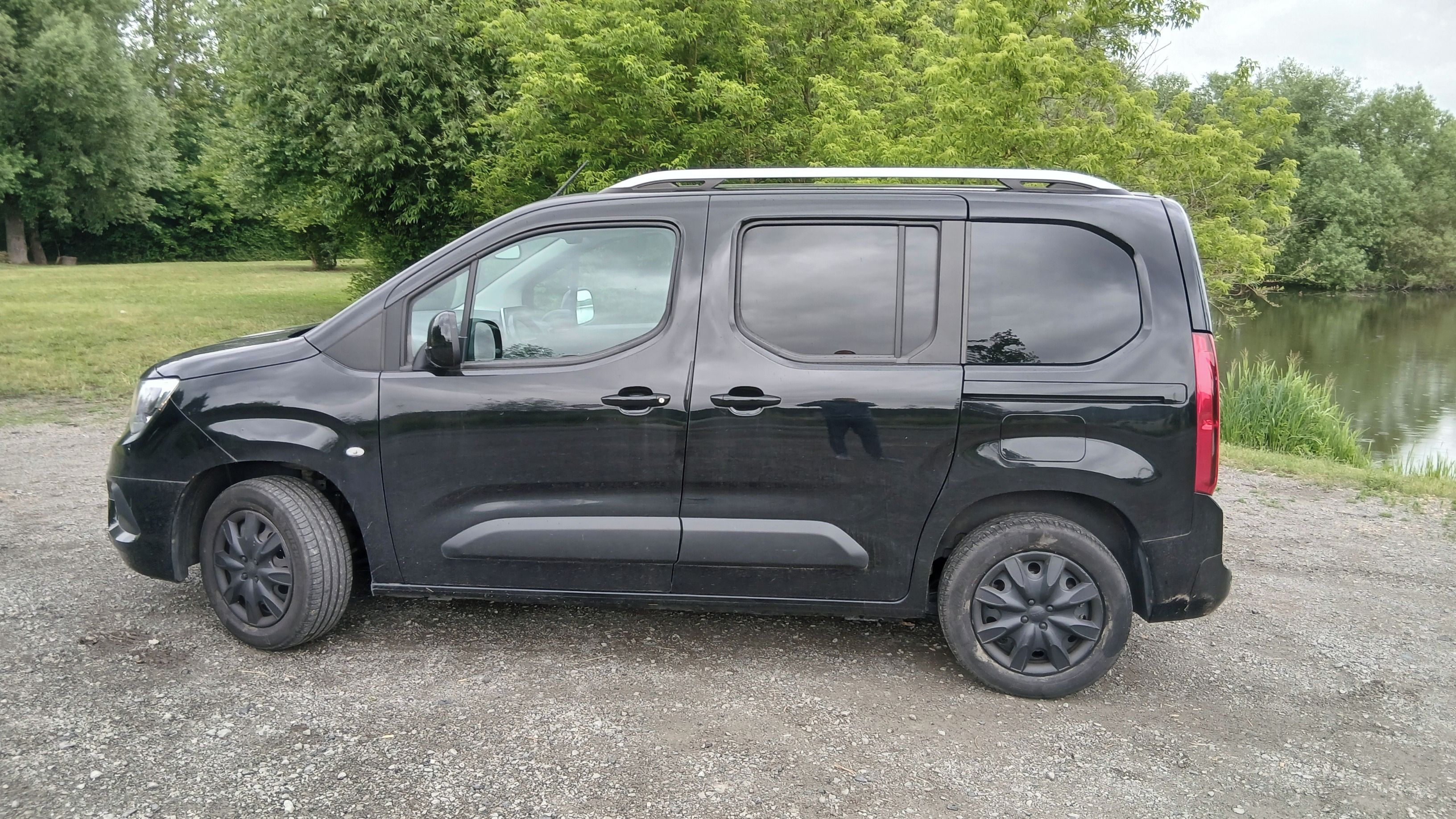 Opel Combo, 1,2 benzín, servisováno, 1.maj - fotka 3