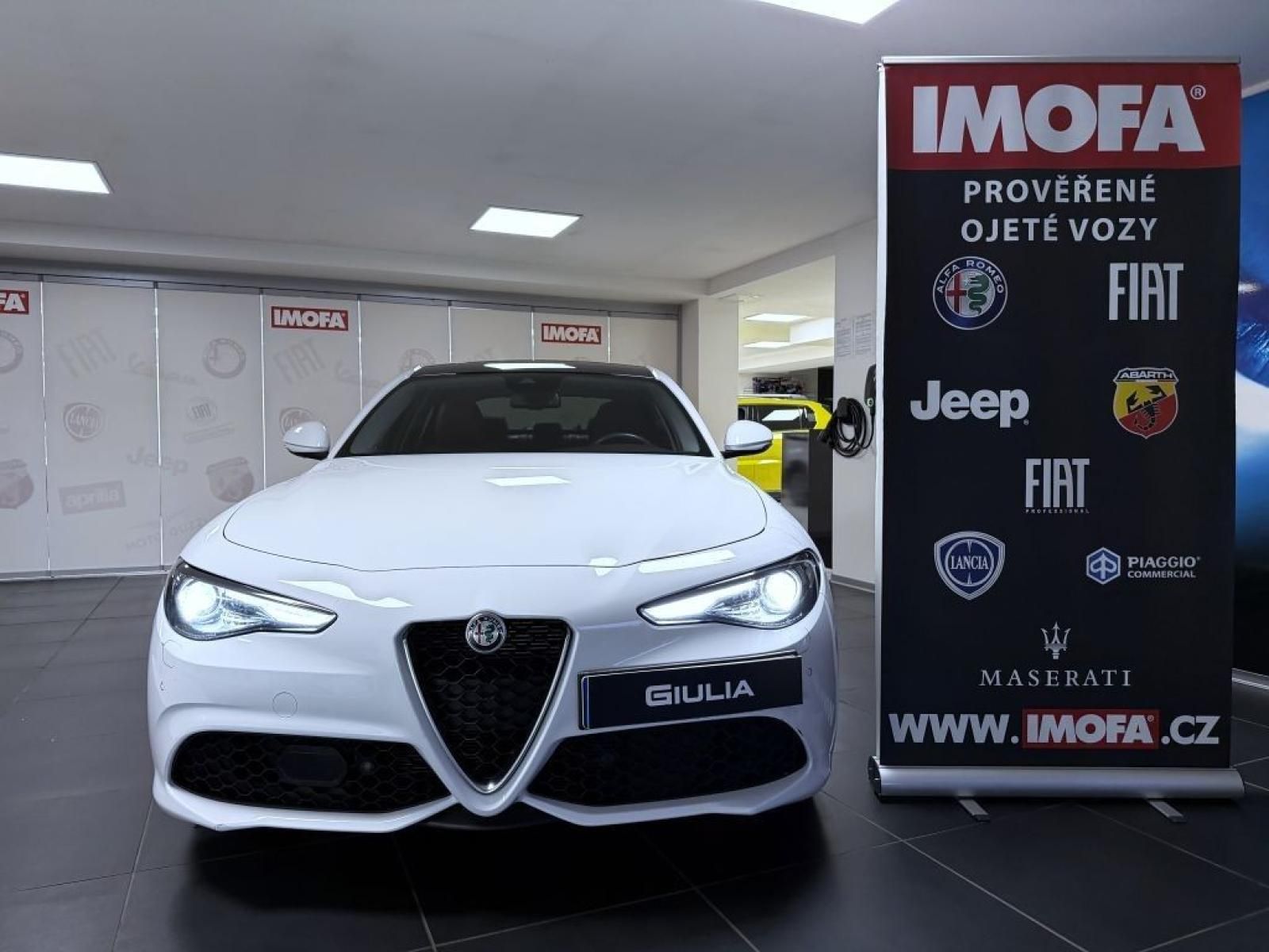 Alfa Romeo Giulia, 2.0 T 280k AT8 ZF Q4 4x4 - fotka 2