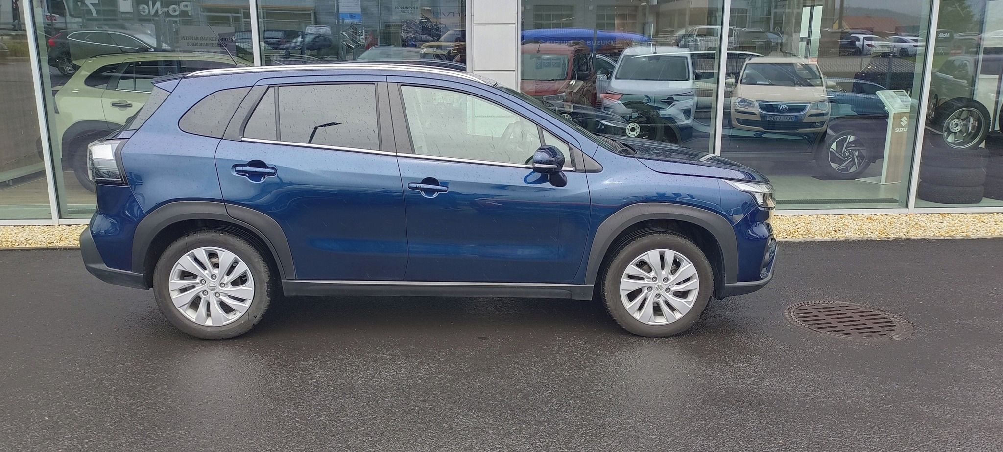 Suzuki S-Cross, 1,5 HYBRID PREMIUM AT,ČR,1.MAJ - fotka 4
