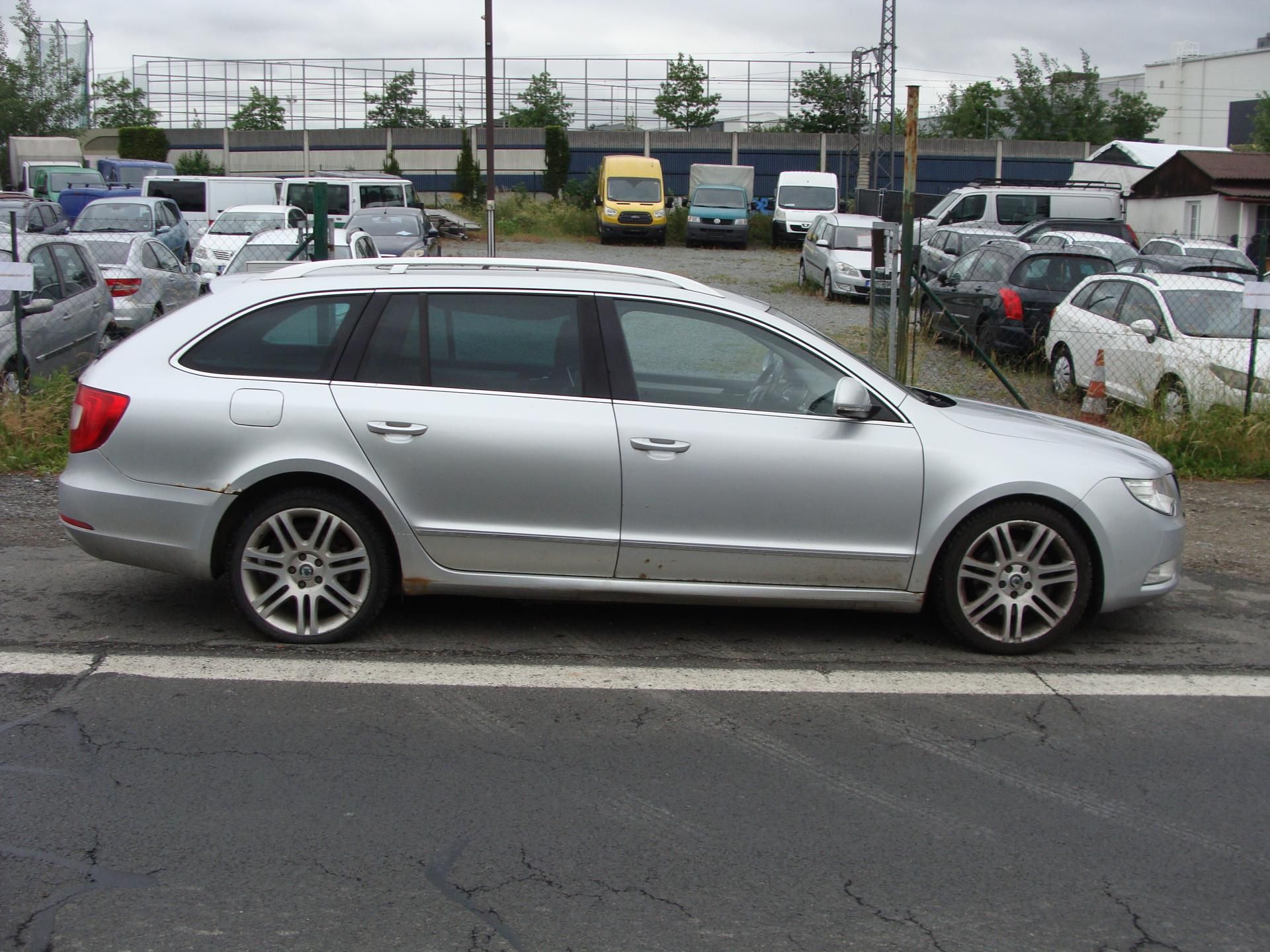 Škoda Superb, 2.0 TDi, 125 kW, 4X4, klima - fotka 6