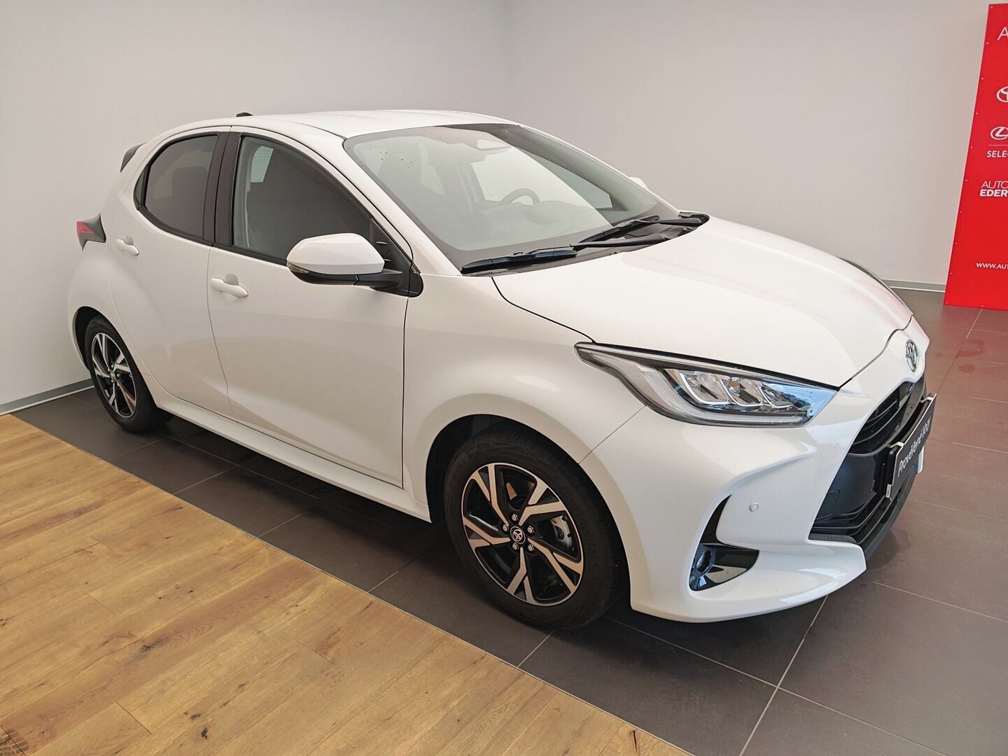 Toyota Yaris, 1.5 Hybrid e-CVT Style - fotka 3
