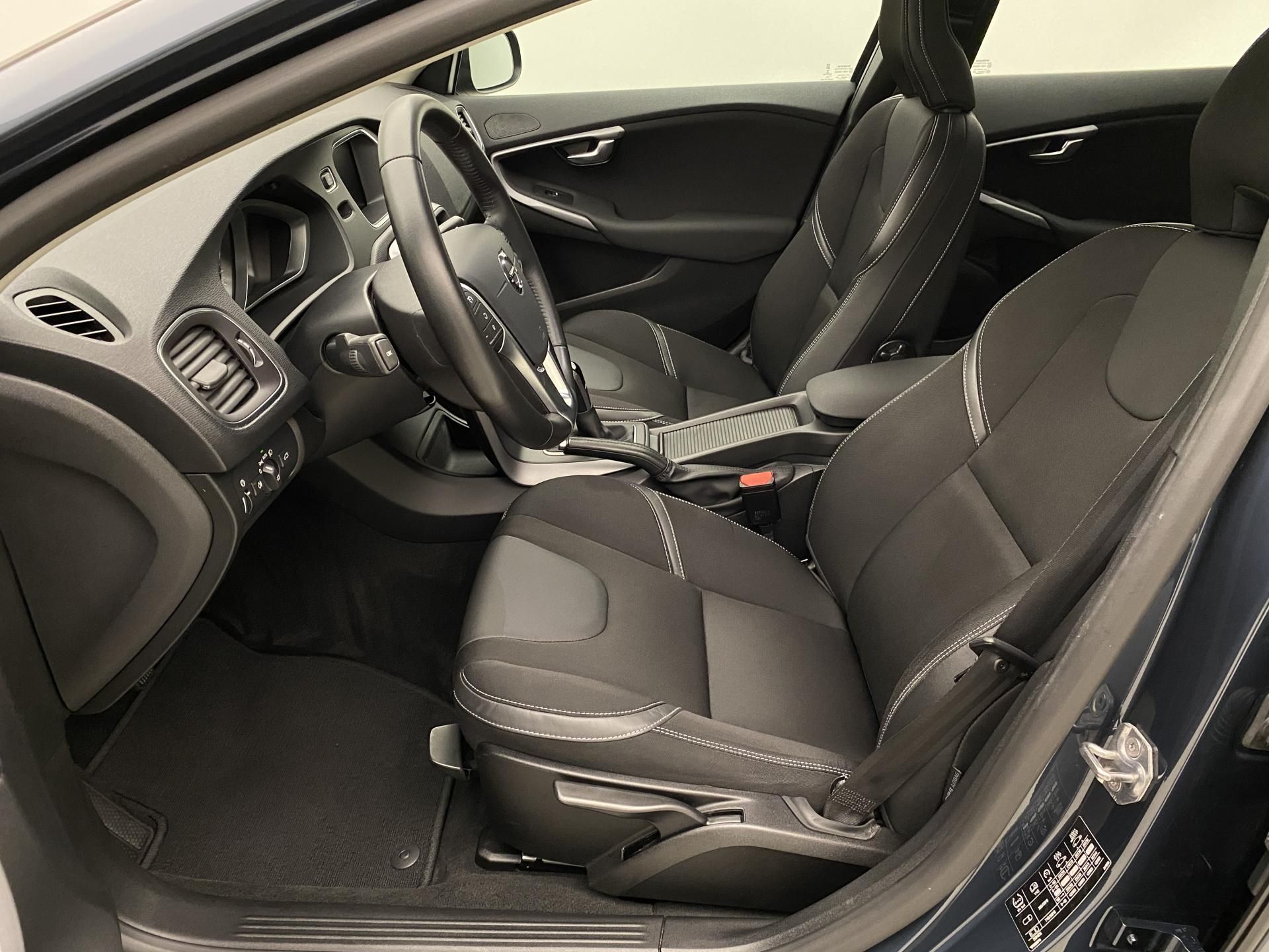 Volvo V40, T2 MOMENTUM - fotka 3