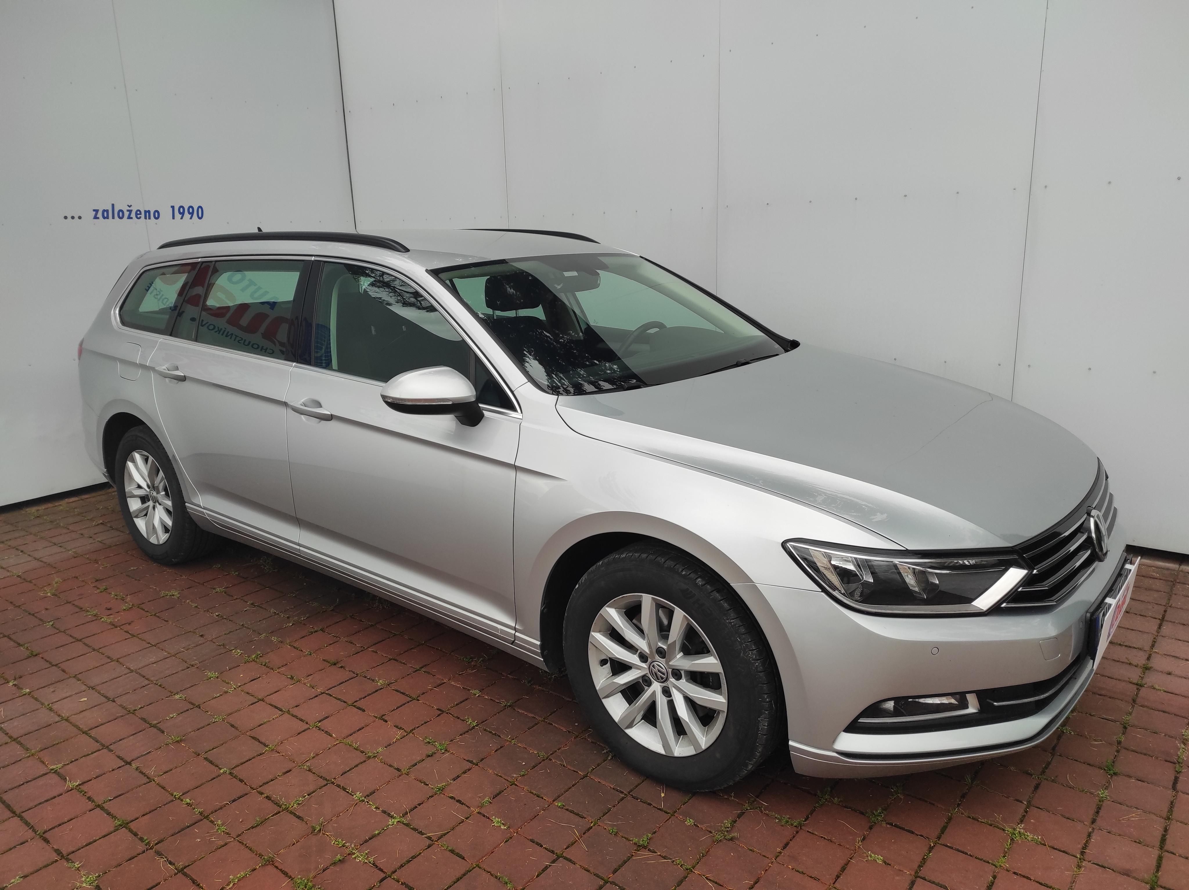Volkswagen Passat, Kombi 2.0 TDi SERVISKA, DSG - fotka 5