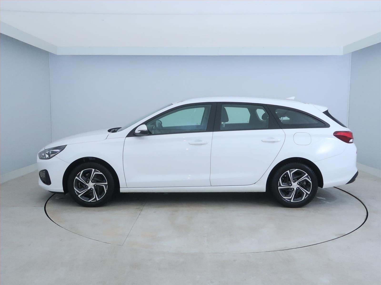 Hyundai i30, 1.5 DPI, Comfort, ČR,1.maj - fotka 3