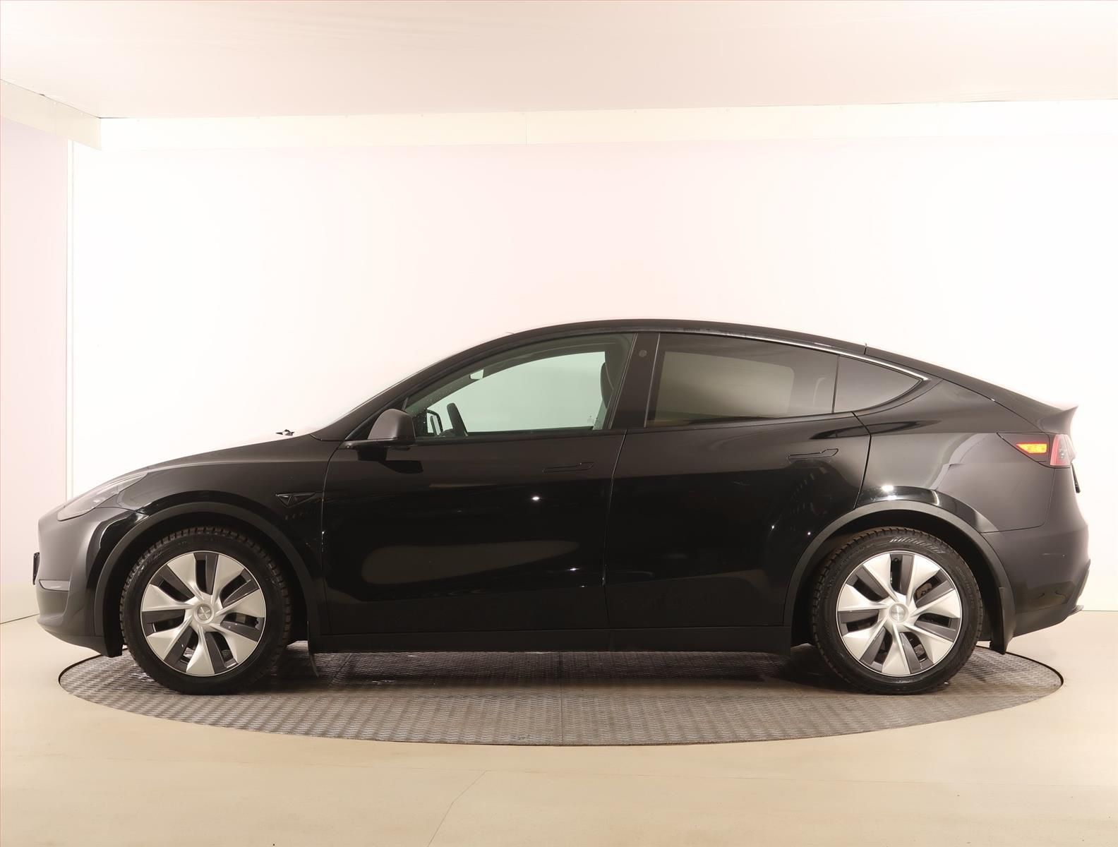 Tesla Model Y, Long Range AWD 79kWh, SoH 92% - fotka 3
