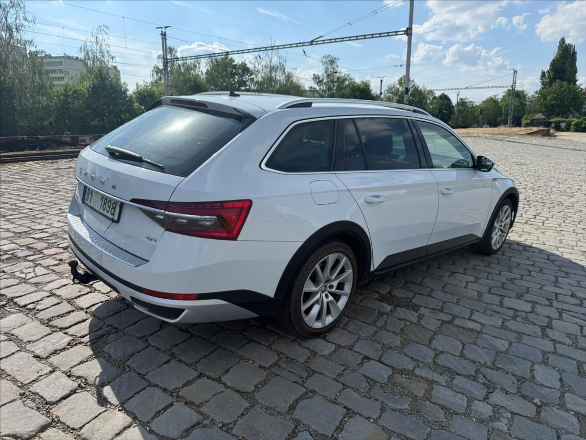 Škoda Superb, 2,0 D Scout - fotka 6