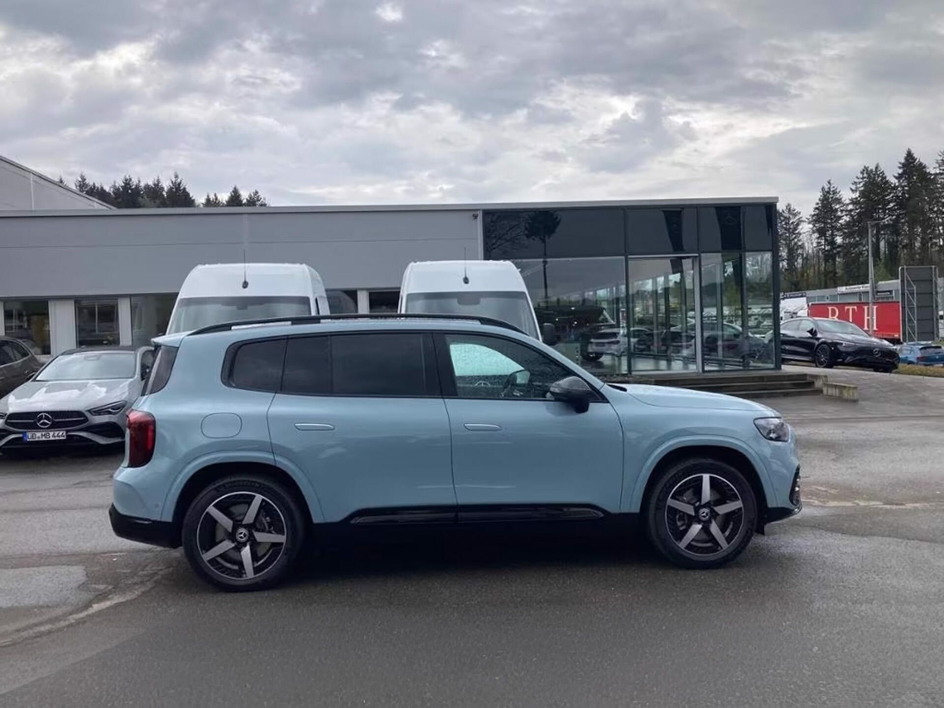 Mercedes-Benz GLB, 250+ AMG Pano 360 Tažné ACC - fotka 2