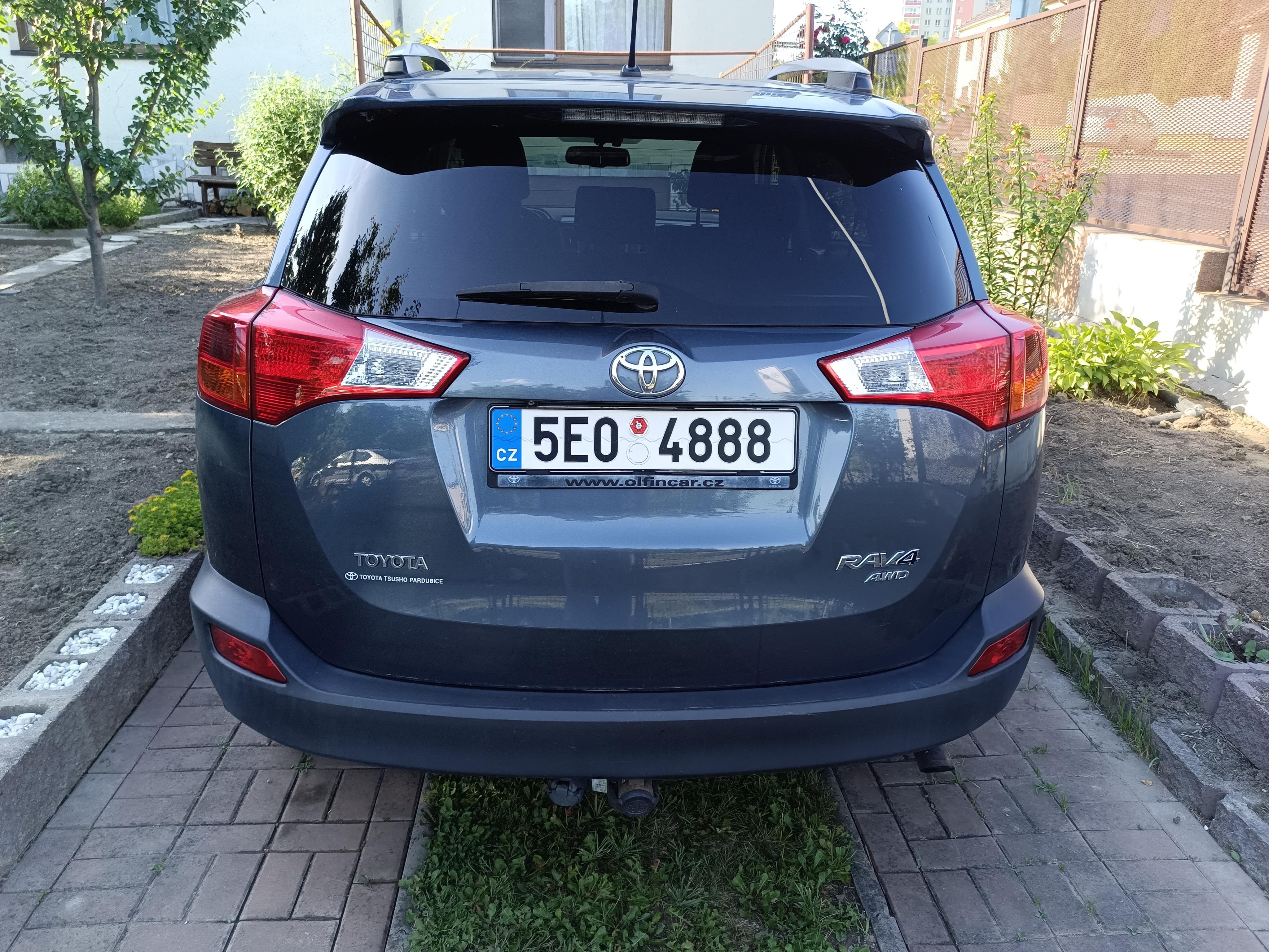 Toyota Rav4, tažné + sada kol navíc - fotka 4