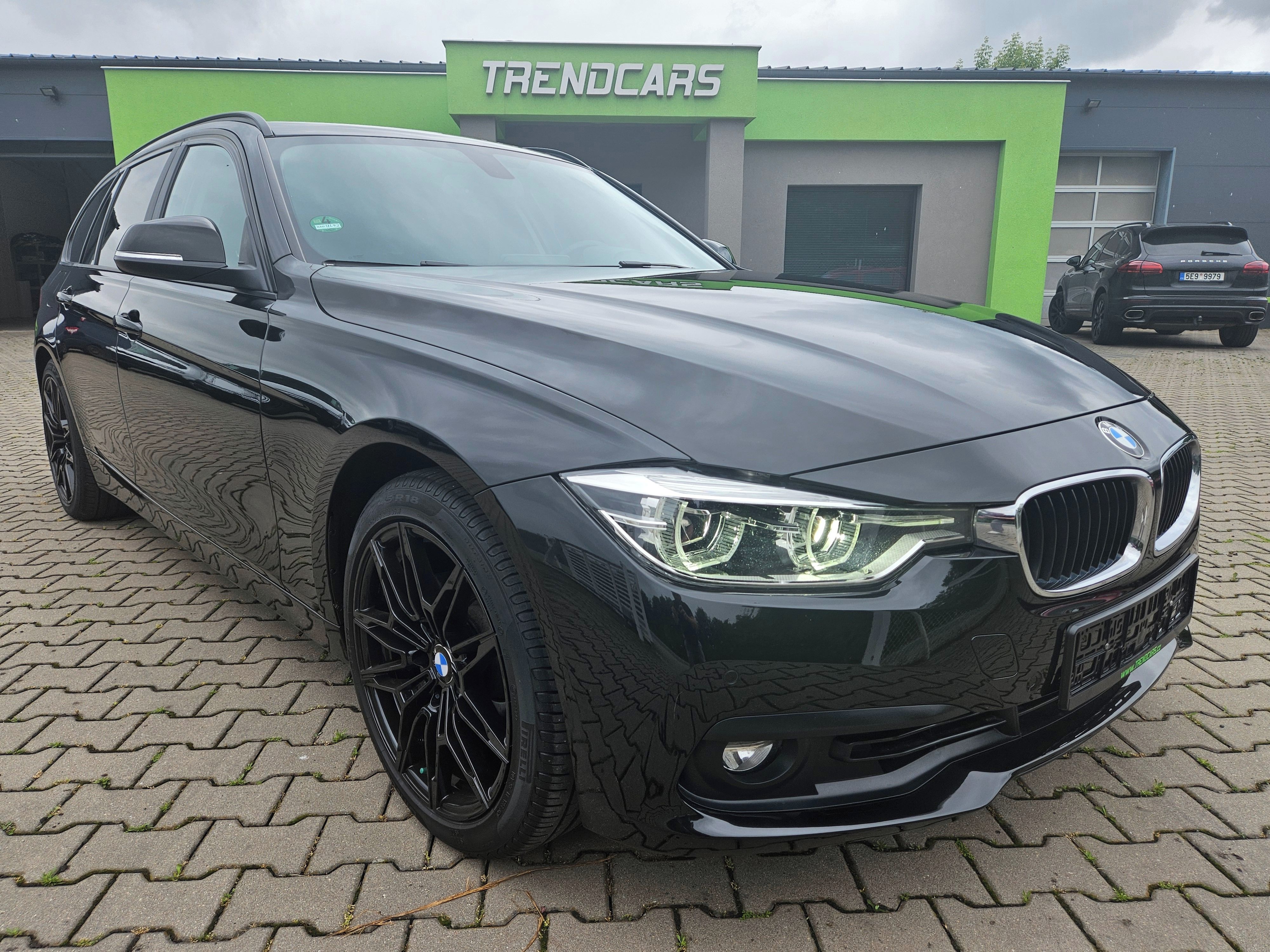 BMW Řada 3, 320i Touring LED ACC NAVI - fotka 2