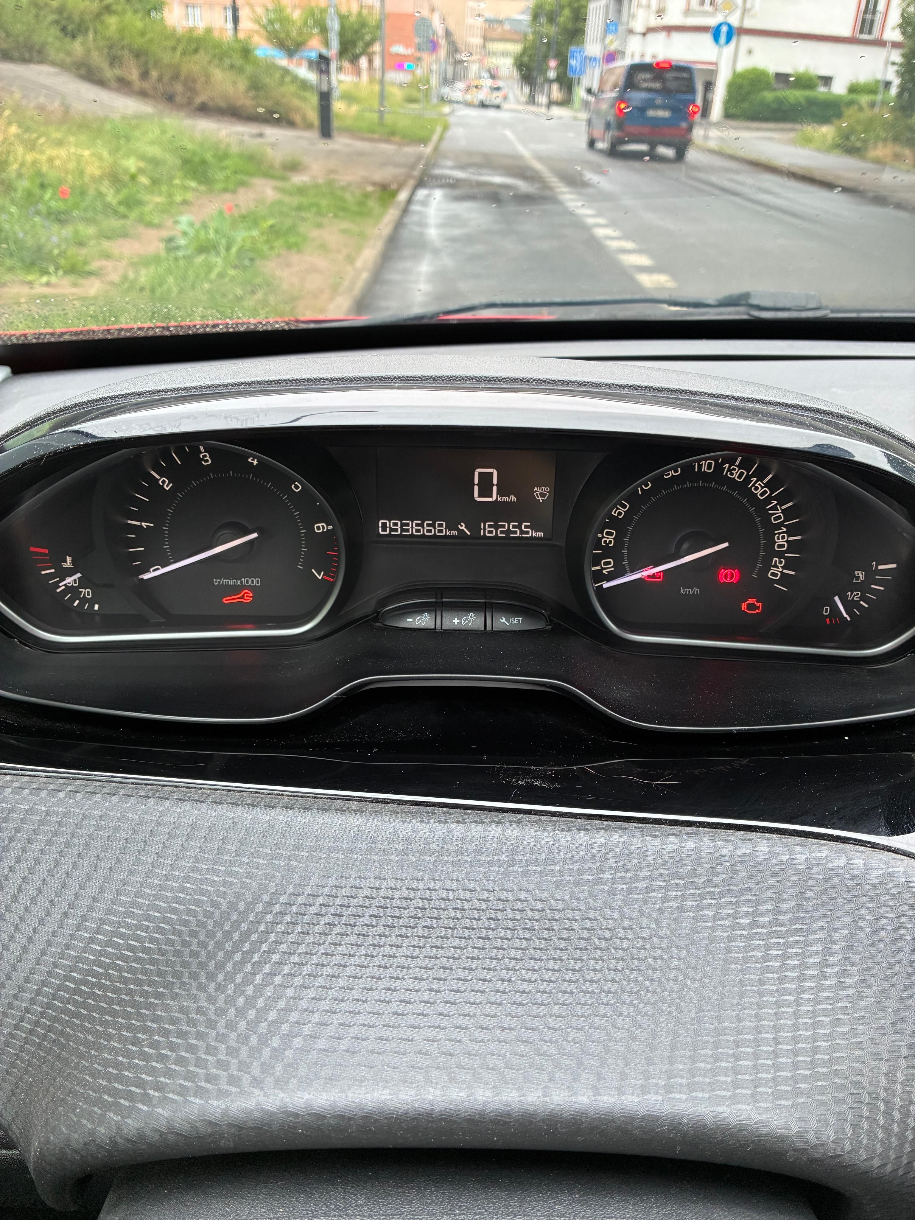 Peugeot 208, Signature 1.2 PureTech - fotka 5