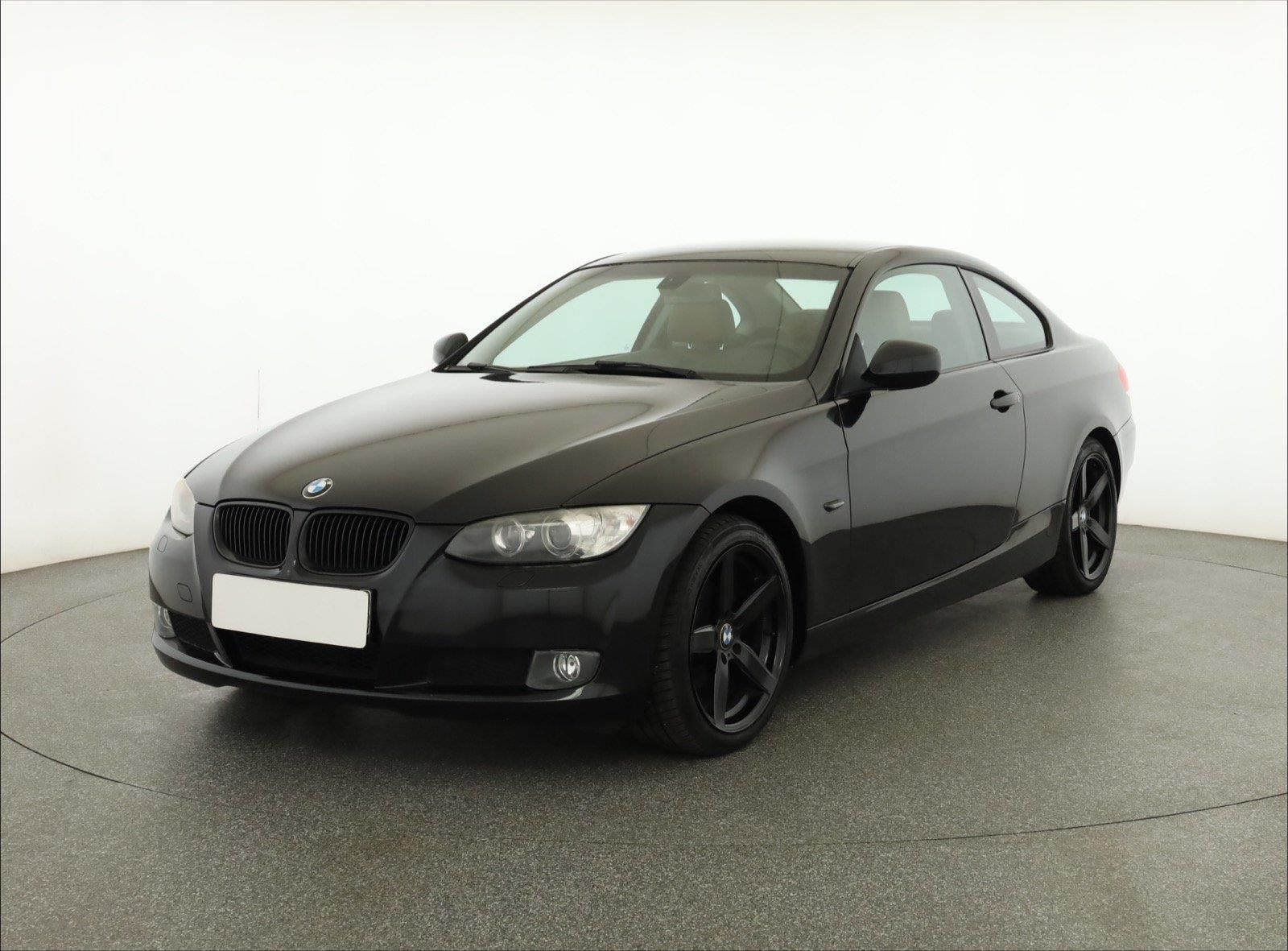 BMW Řada 3, 320 i, Kožené sedačky, Xenony - fotka 2