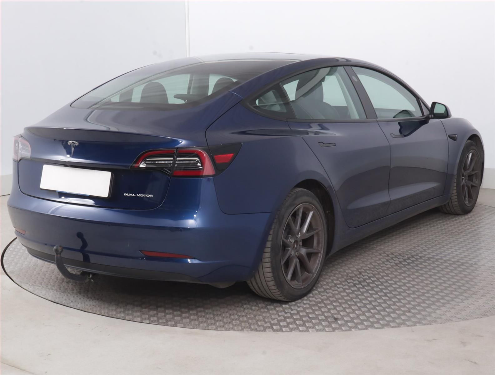 Tesla Model 3, Long Range 4WD 82kWh, SoH 92% - fotka 5