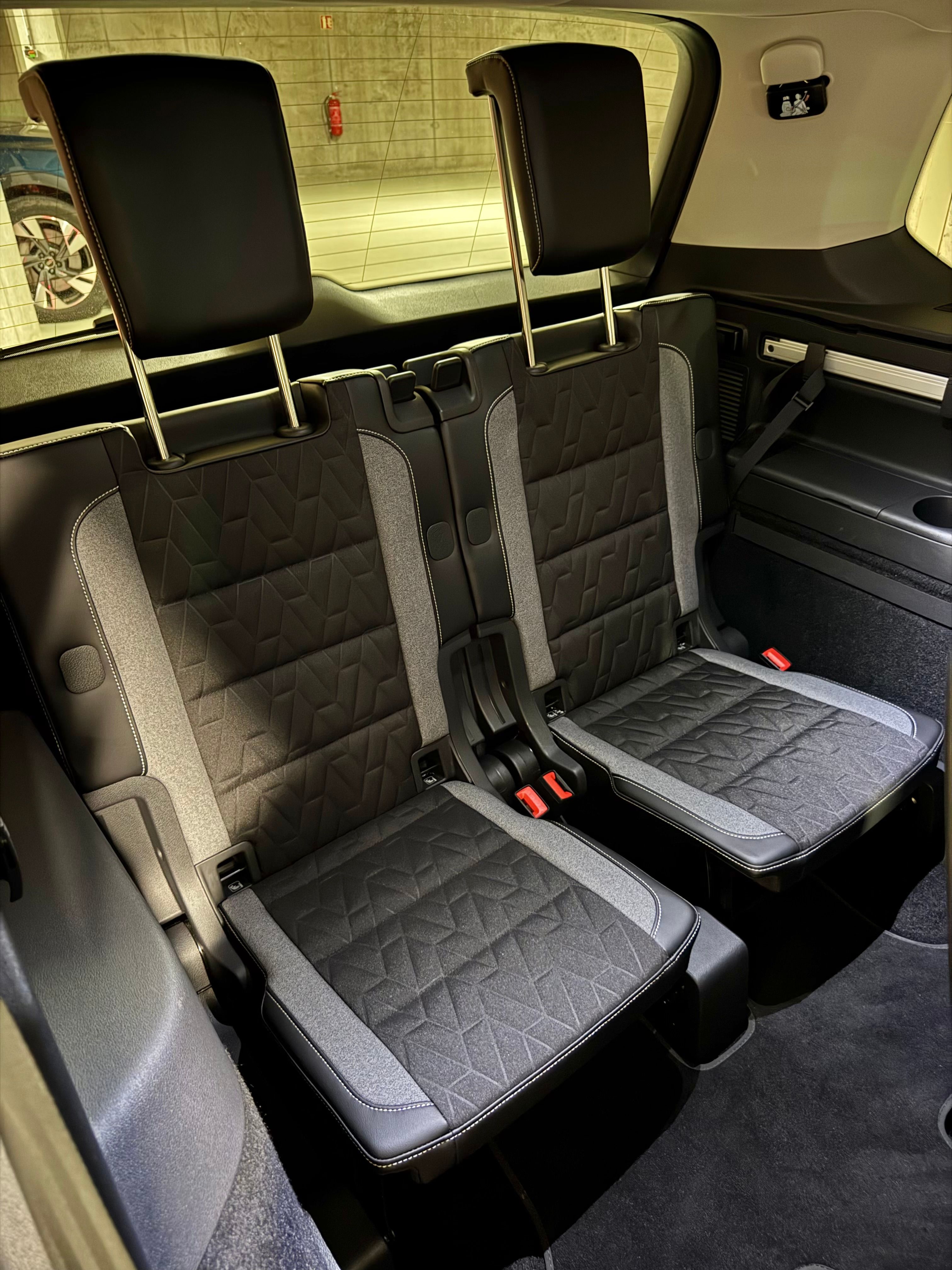 Volkswagen Touran, 1.5 TSI - 7 MÍST/TAŽNÉ/MATRIX - fotka 2
