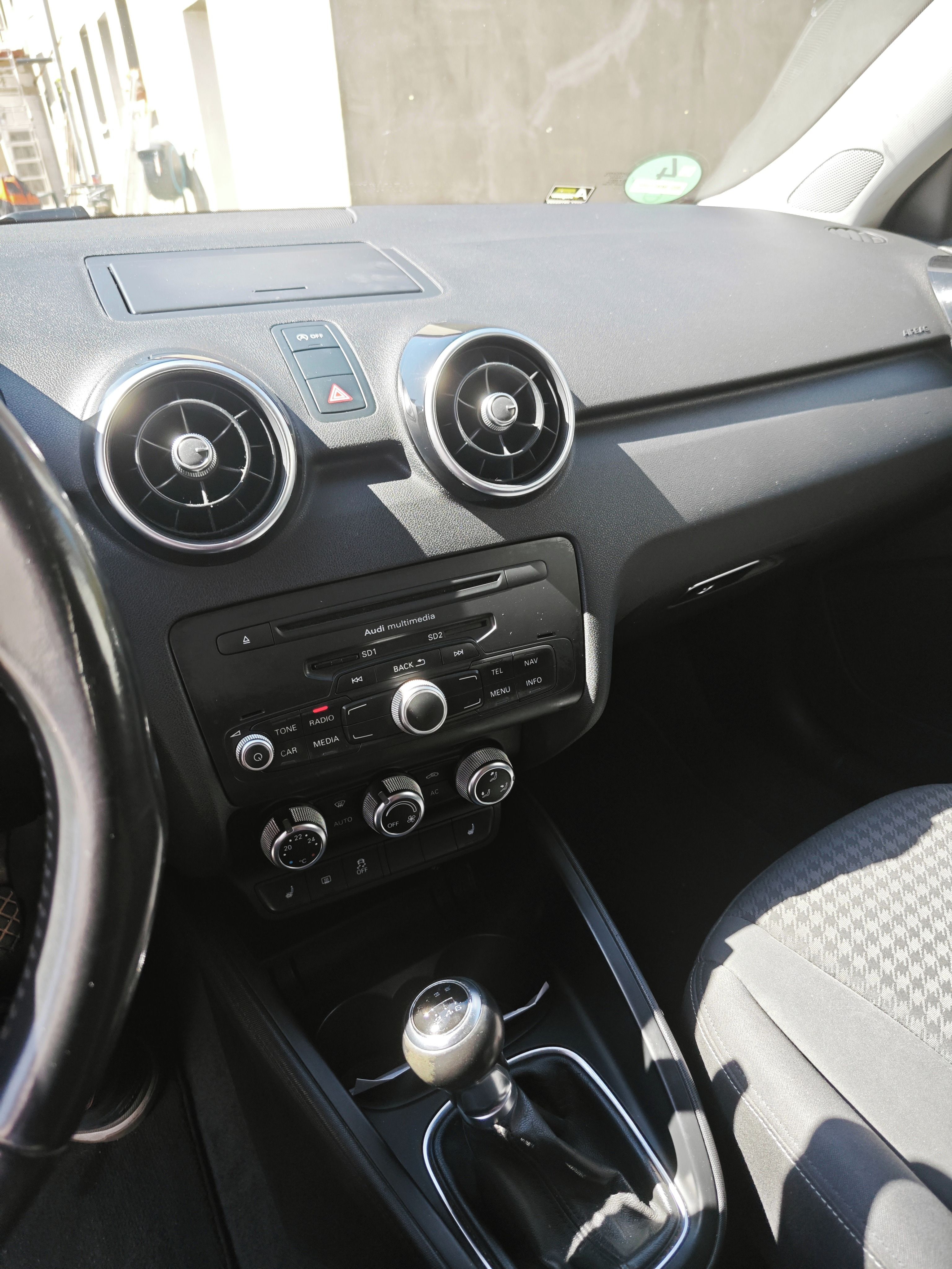Audi A1, AUDI A1 hatchback 1.4 TFSI Amb - fotka 4