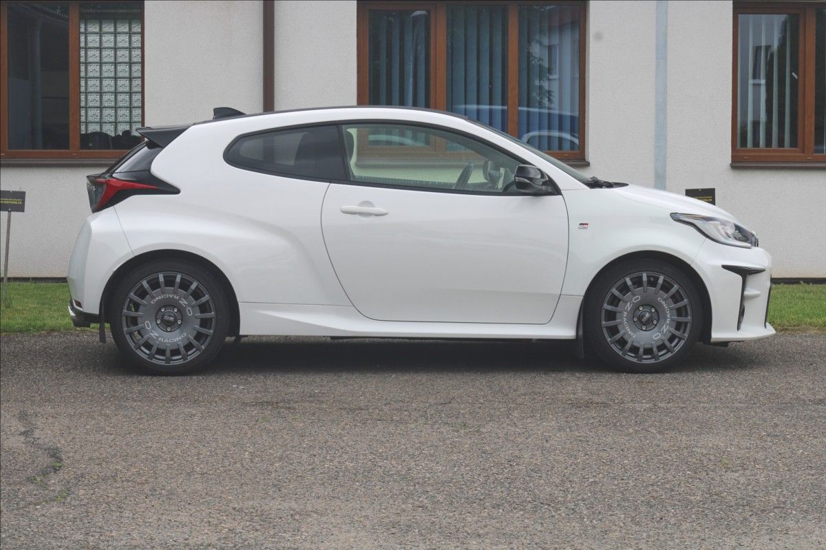 Toyota Yaris, 1,6   GR Záruka - fotka 3