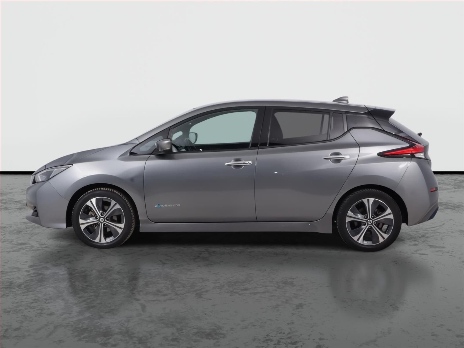 Nissan LEAF, 40 kWh, SoH 89%, Automat - fotka 3