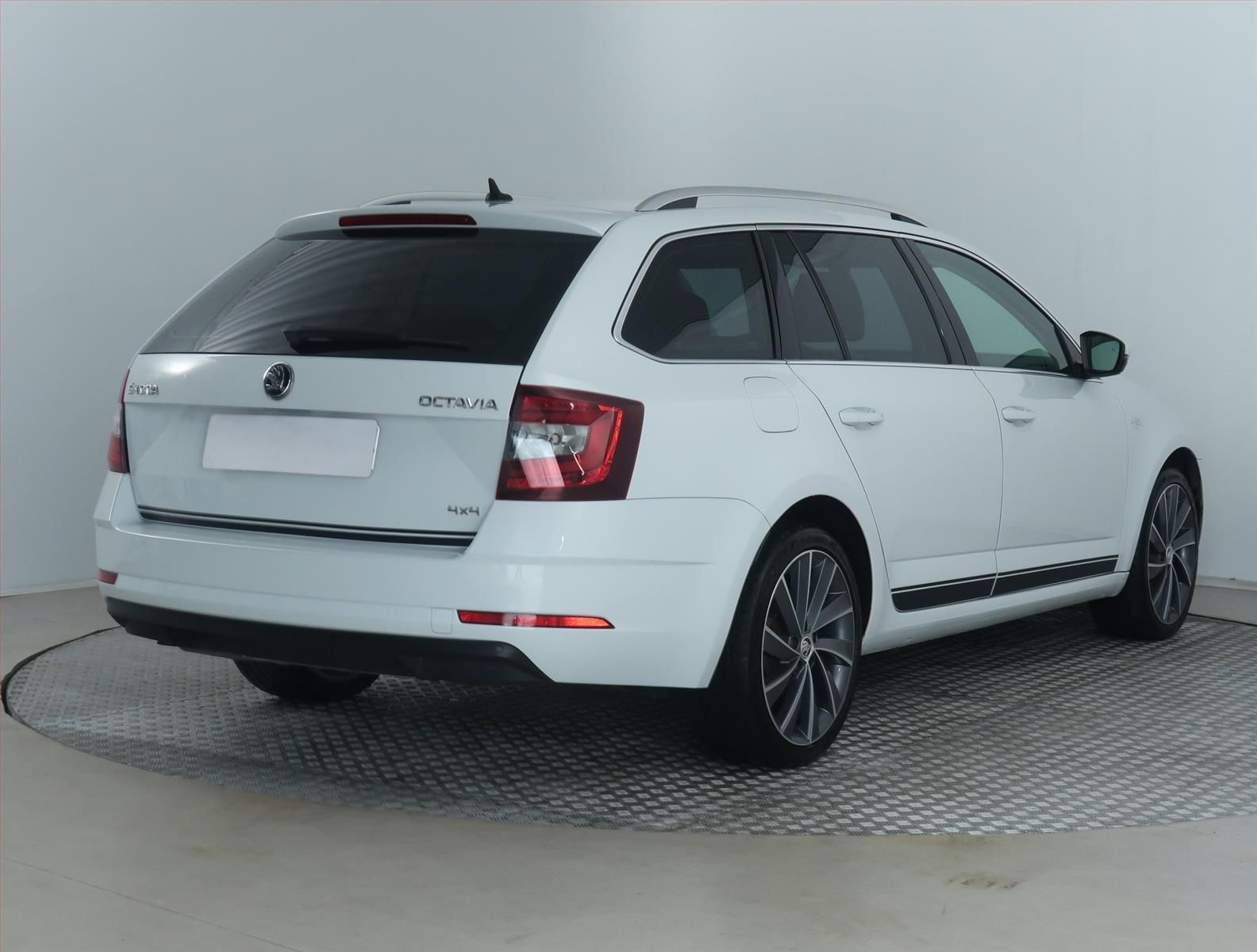 Škoda Octavia, 2.0 TDI, Laurin&Klement, 4X4 - fotka 5