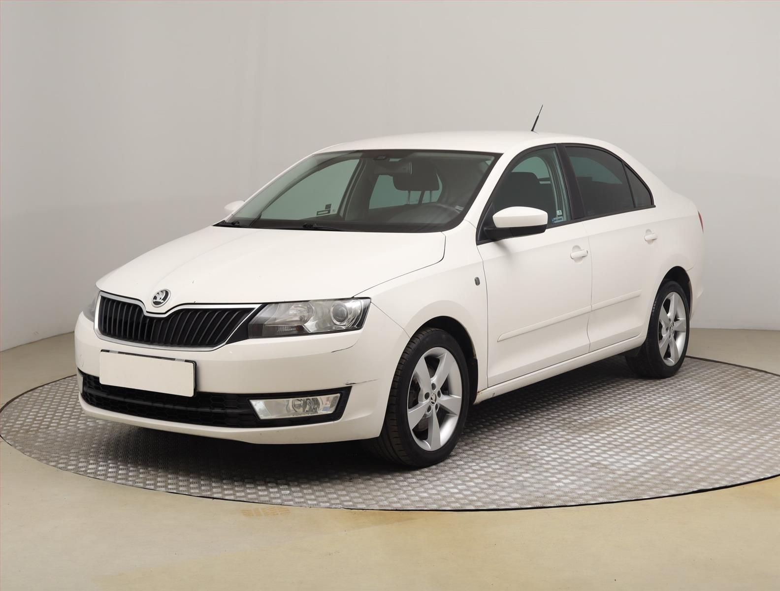 Škoda Rapid, 1.6 TDI, Ambition Plus, Xenony - fotka 2