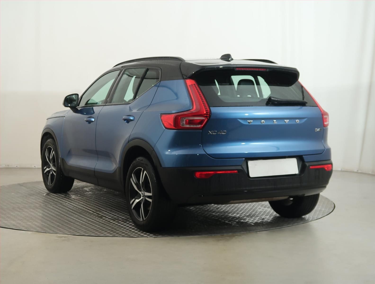 Volvo XC40, B4 AWD, 4X4, Automat - fotka 4