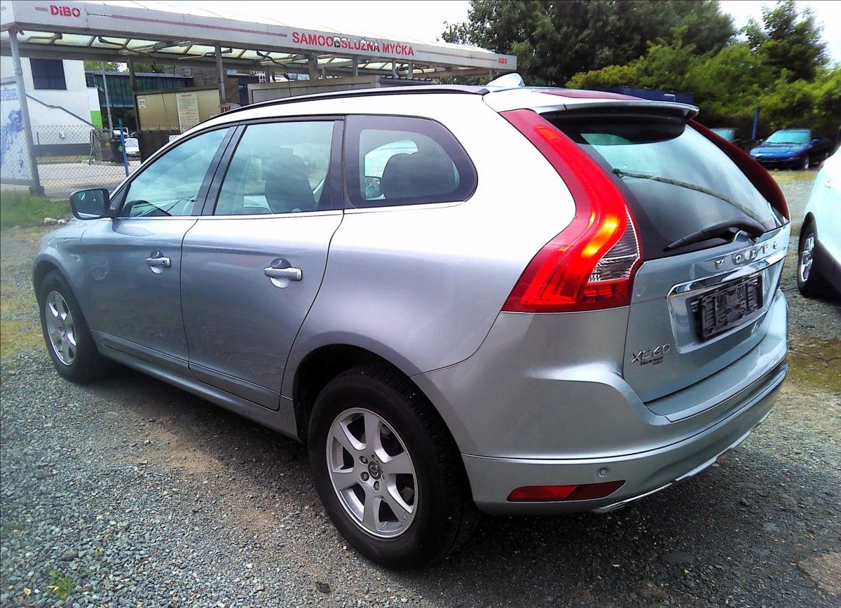 Volvo XC60, 2,0   D D4 MOMENTUM - fotka 5