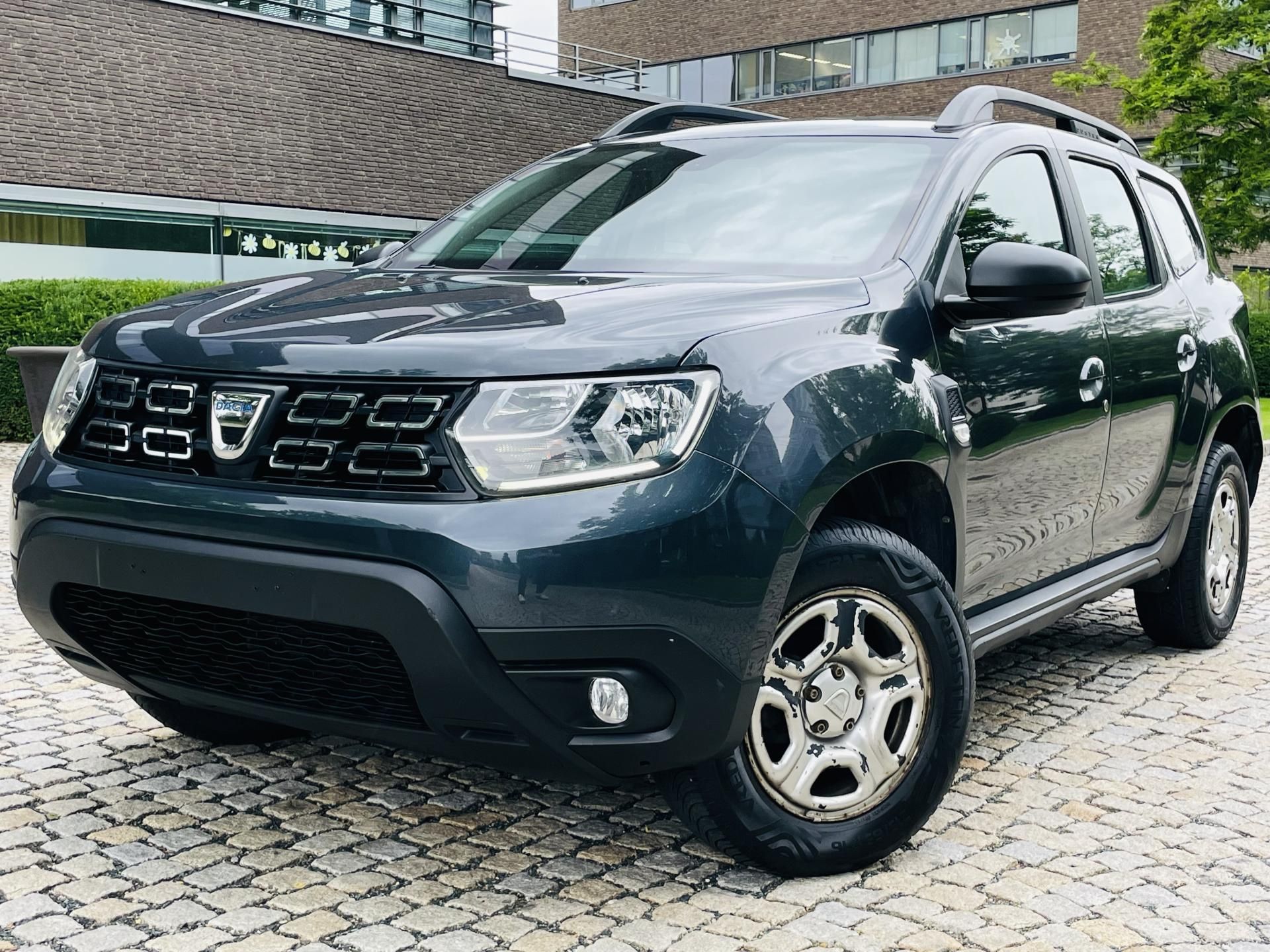 Dacia Duster, 1.6i 1.MAJITEL TAŽNÉ SERVISKA