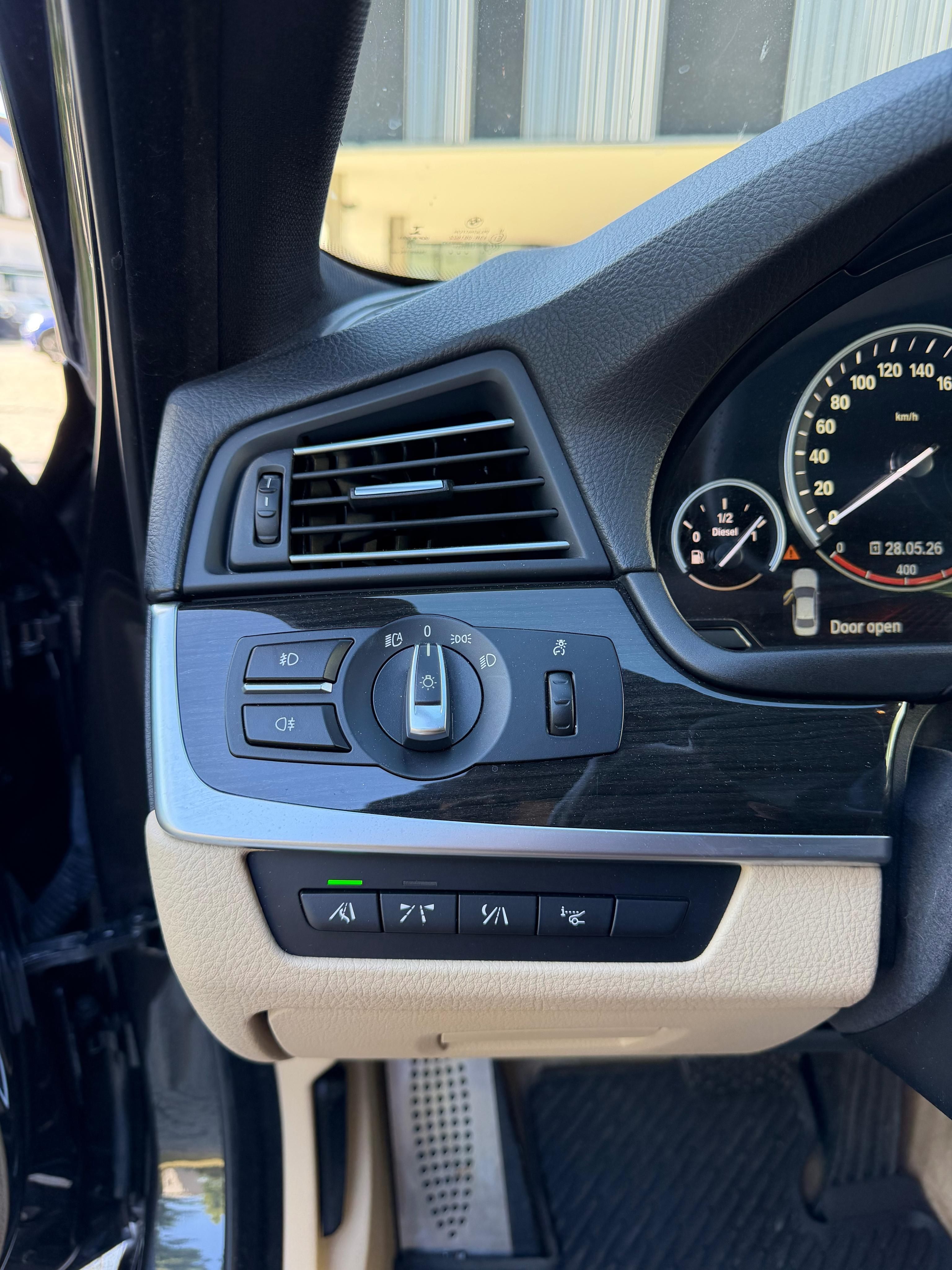 BMW Řada 5, 530d xDrive M-paket ČR 190kW - fotka 6