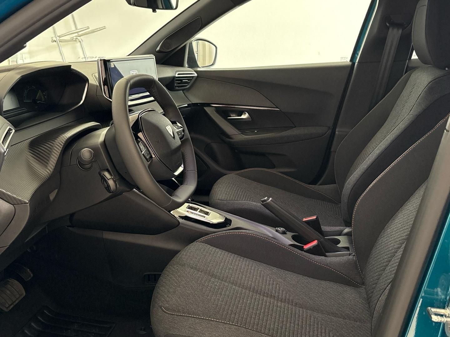 Peugeot 2008, Business Hybrid 110 e-DCS6 - fotka 6