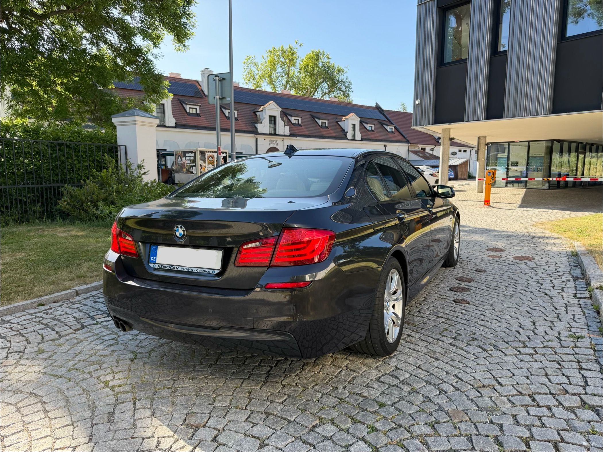 BMW Řada 5, 530d xDrive M-paket ČR 190kW - fotka 2