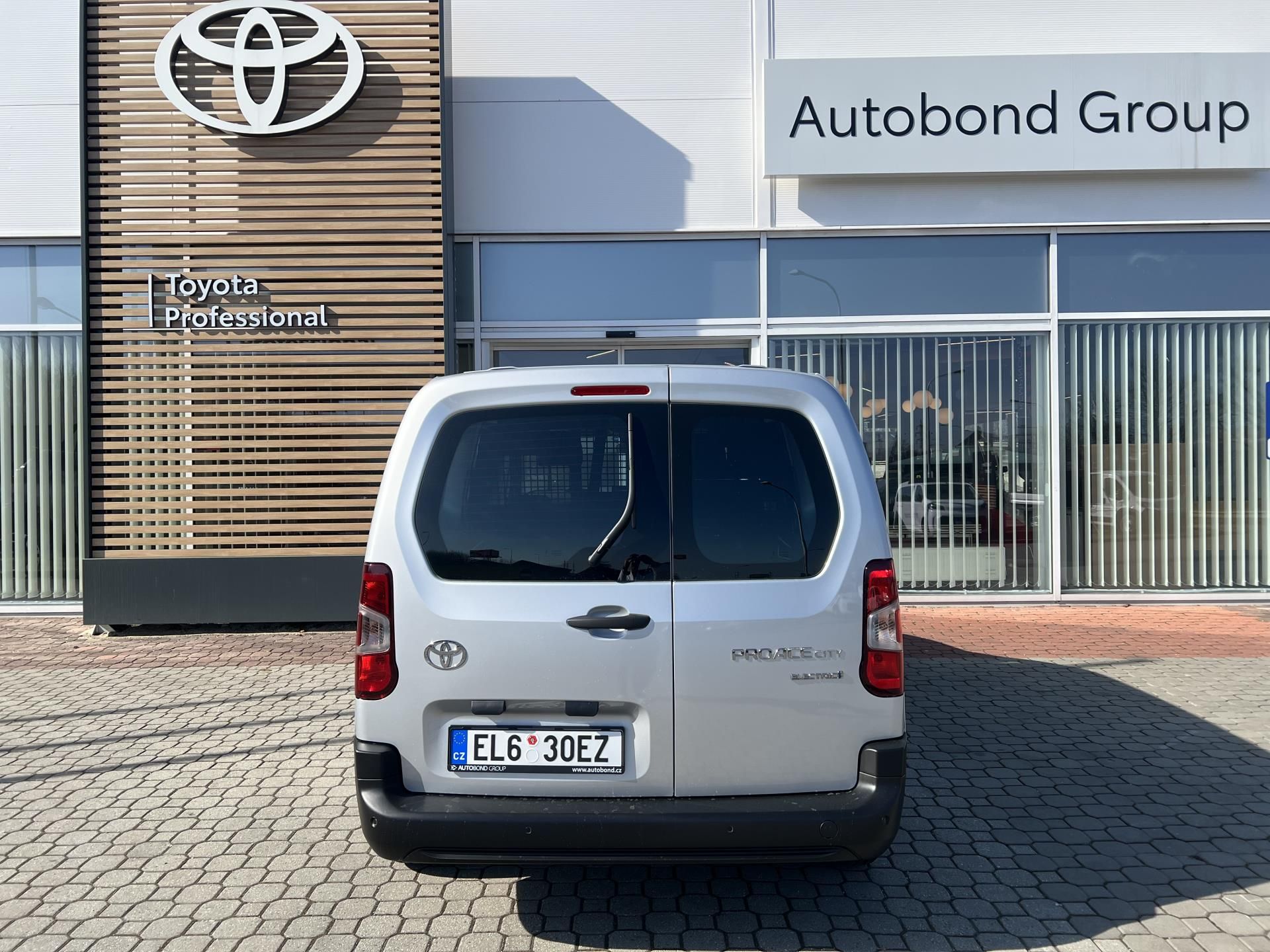 Toyota Proace City, Full Electric 50kWh Crewcab 5S - fotka 5