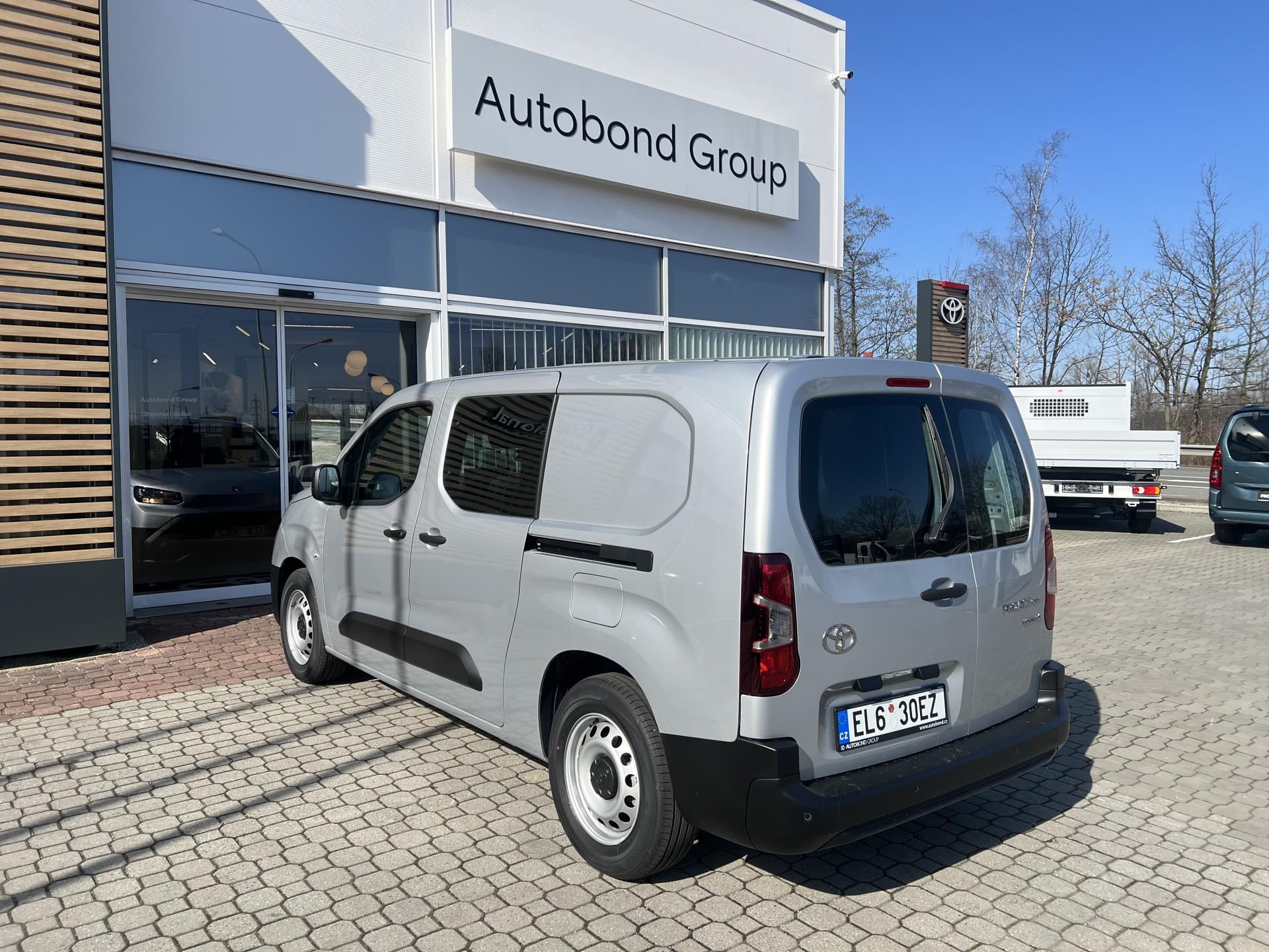 Toyota Proace City, Full Electric 50kWh Crewcab 5S - fotka 4