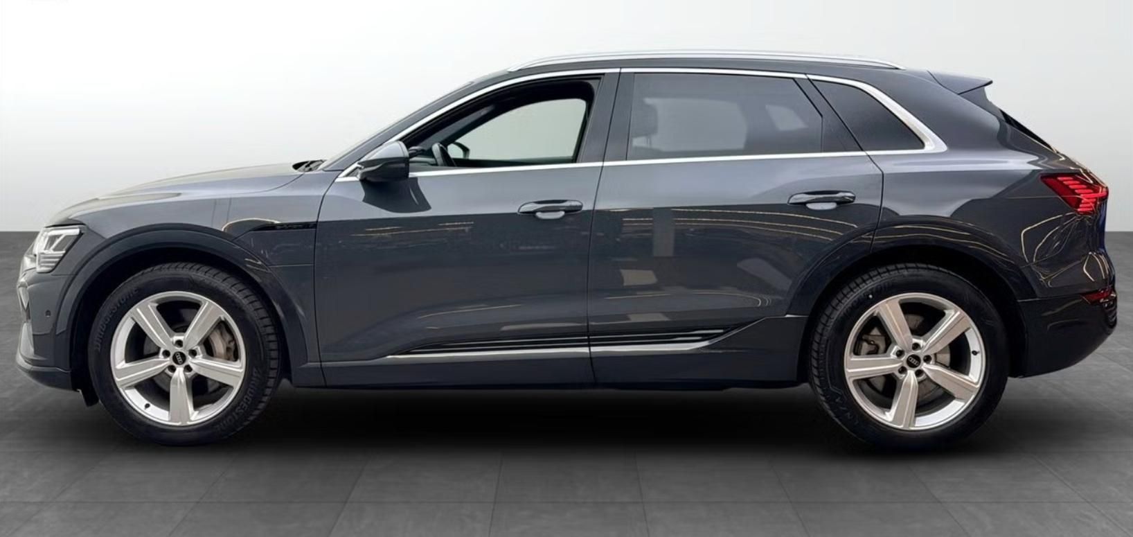 Audi Q8 e-tron, 50 Q Vzd. odpružení Kamera Taž - fotka 2