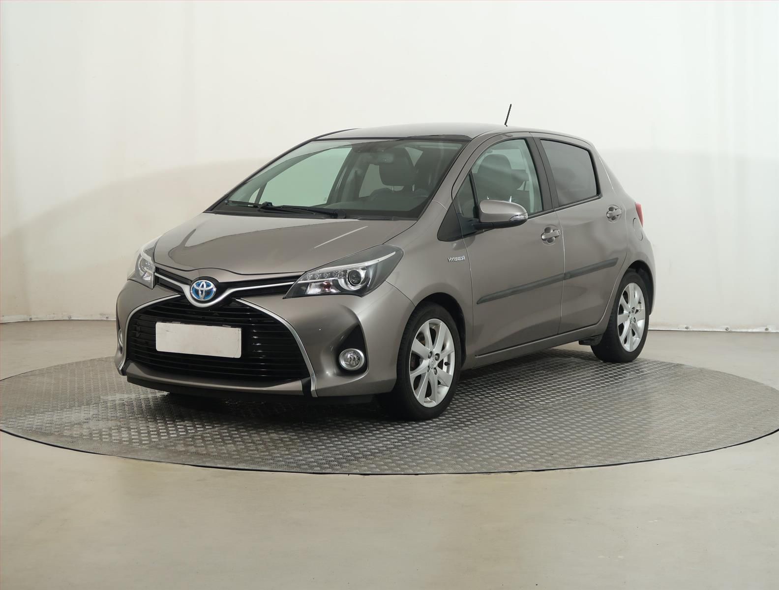Toyota Yaris, 1.5 Hybrid, Automat, Kůže - fotka 2