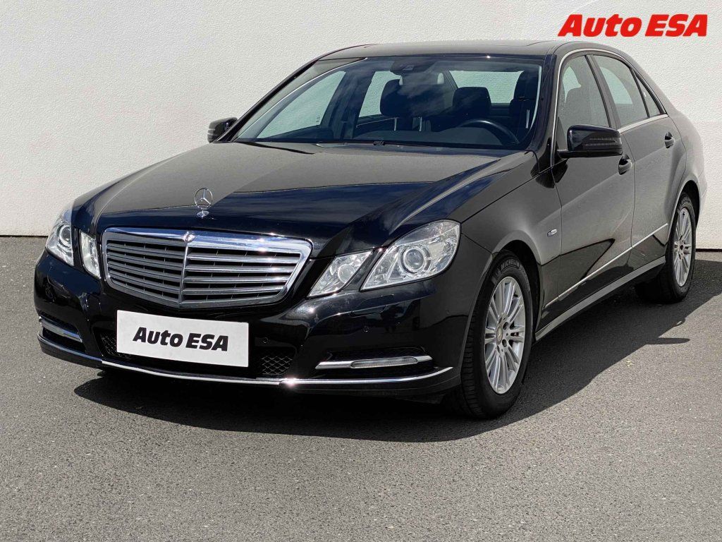 Mercedes-Benz Třídy E, 1.8i E200,+kola - fotka 3