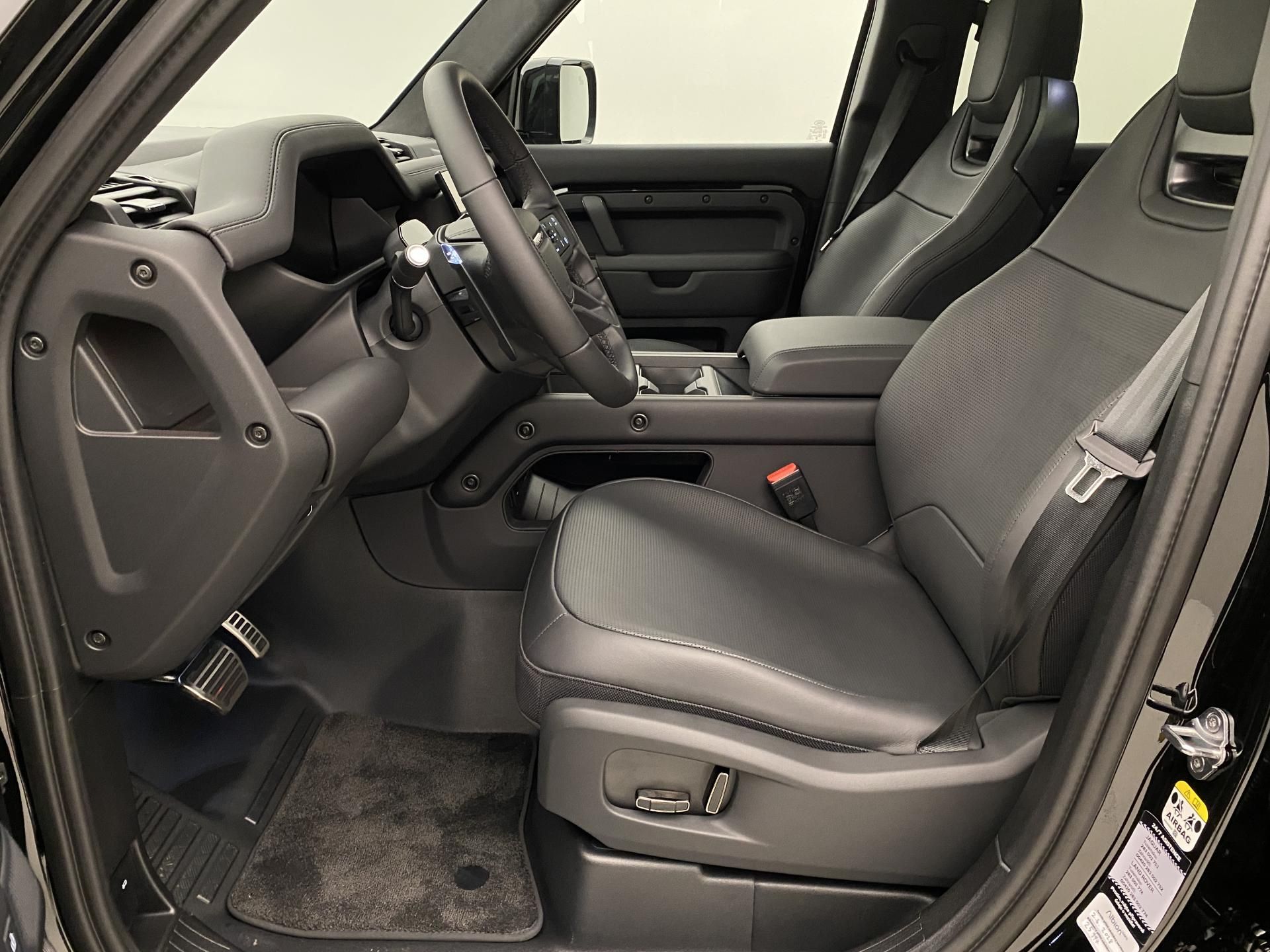 Land Rover Defender, OCTA BLACK AWD AUT - fotka 3