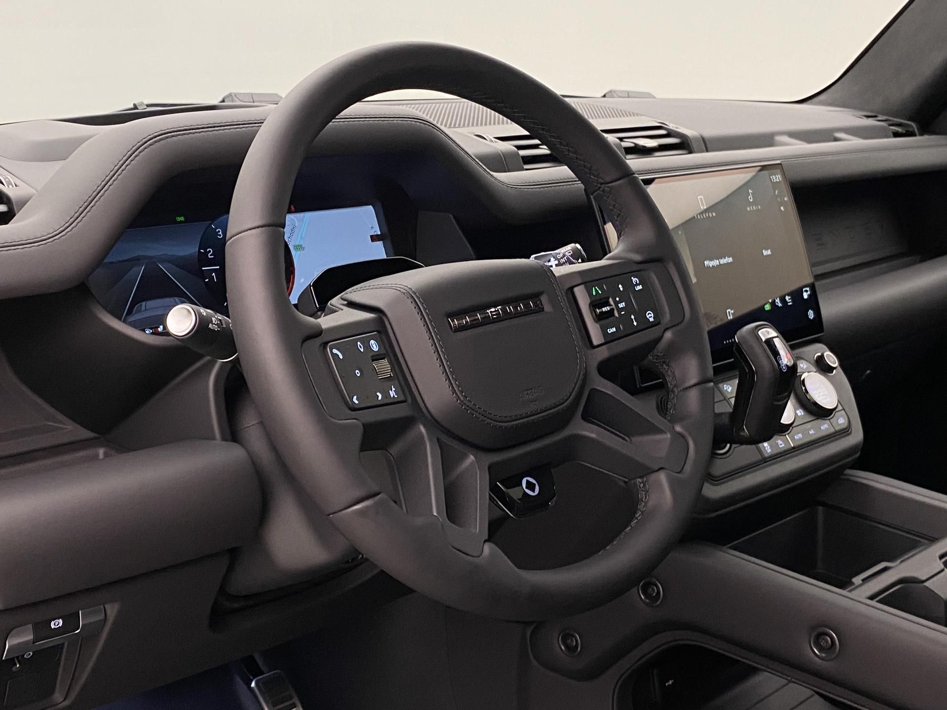 Land Rover Defender, OCTA BLACK AWD AUT - fotka 4